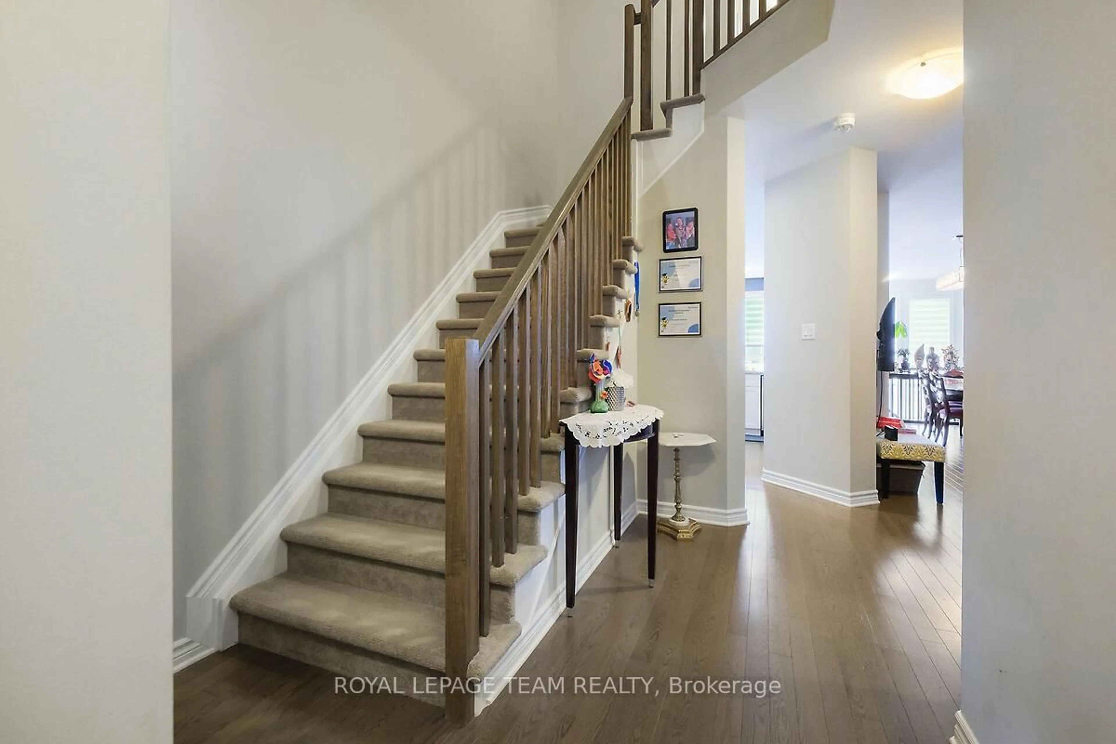 Indoor entryway for 253 Fergus Cres, Ottawa Ontario K2J 3L7