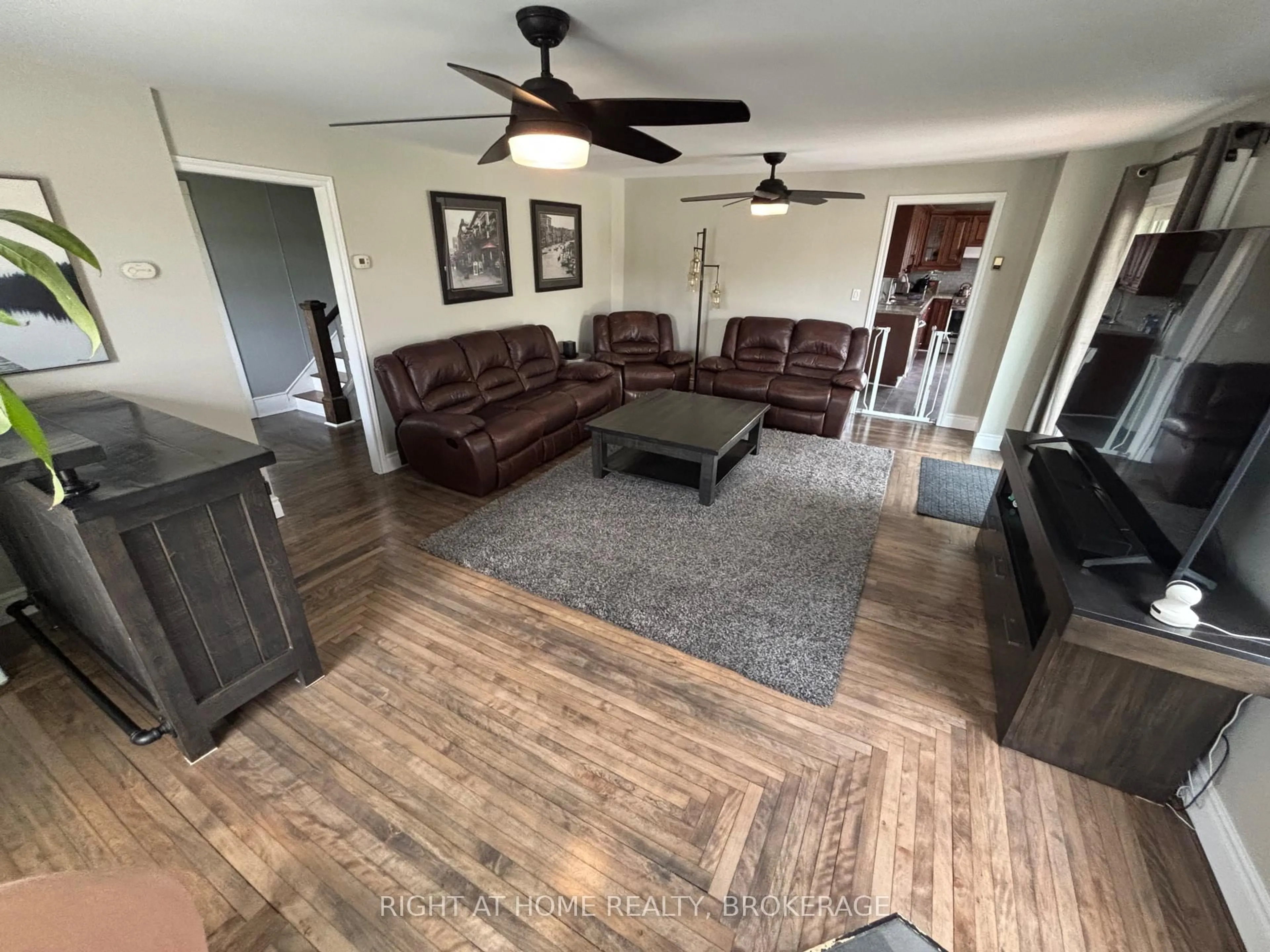 Living room with furniture, unknown for 720 Webber Rd, Pelham Ontario L0S 1C0