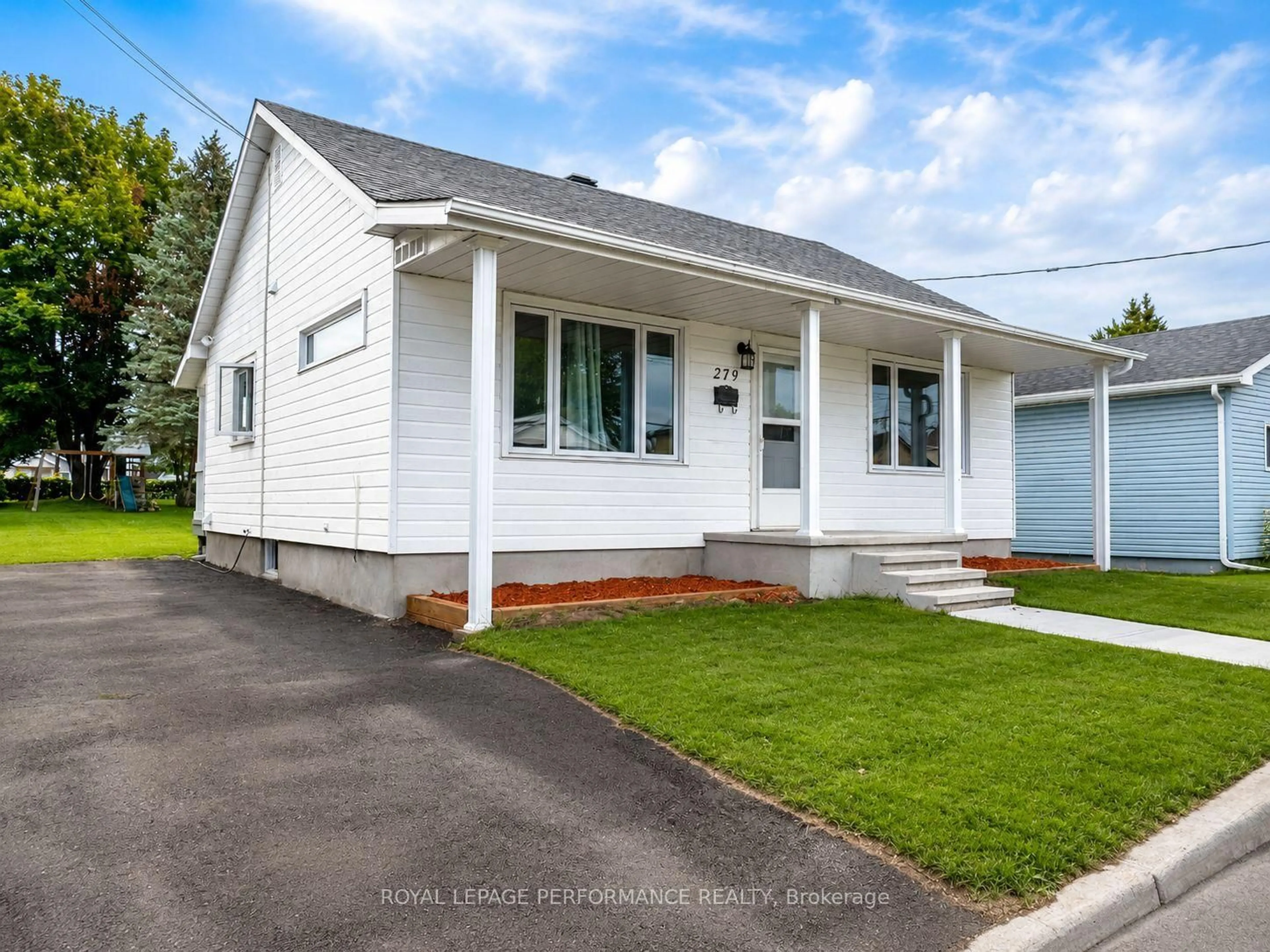 Home with vinyl exterior material, street for 279 Catherine St, Hawkesbury Ontario K6A 1Z7