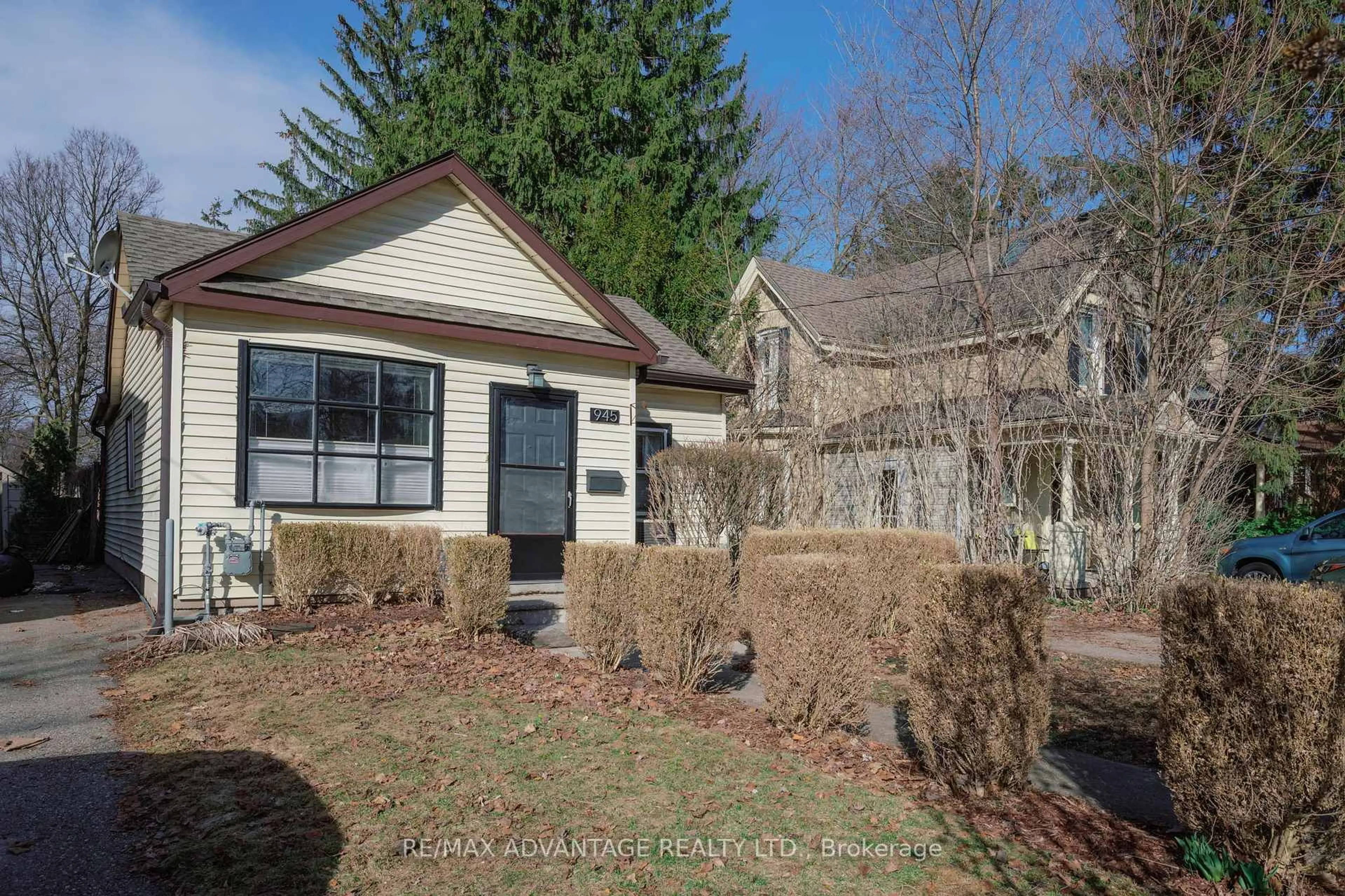 Unknown for 945 Colborne St, London East Ontario N6A 4A5
