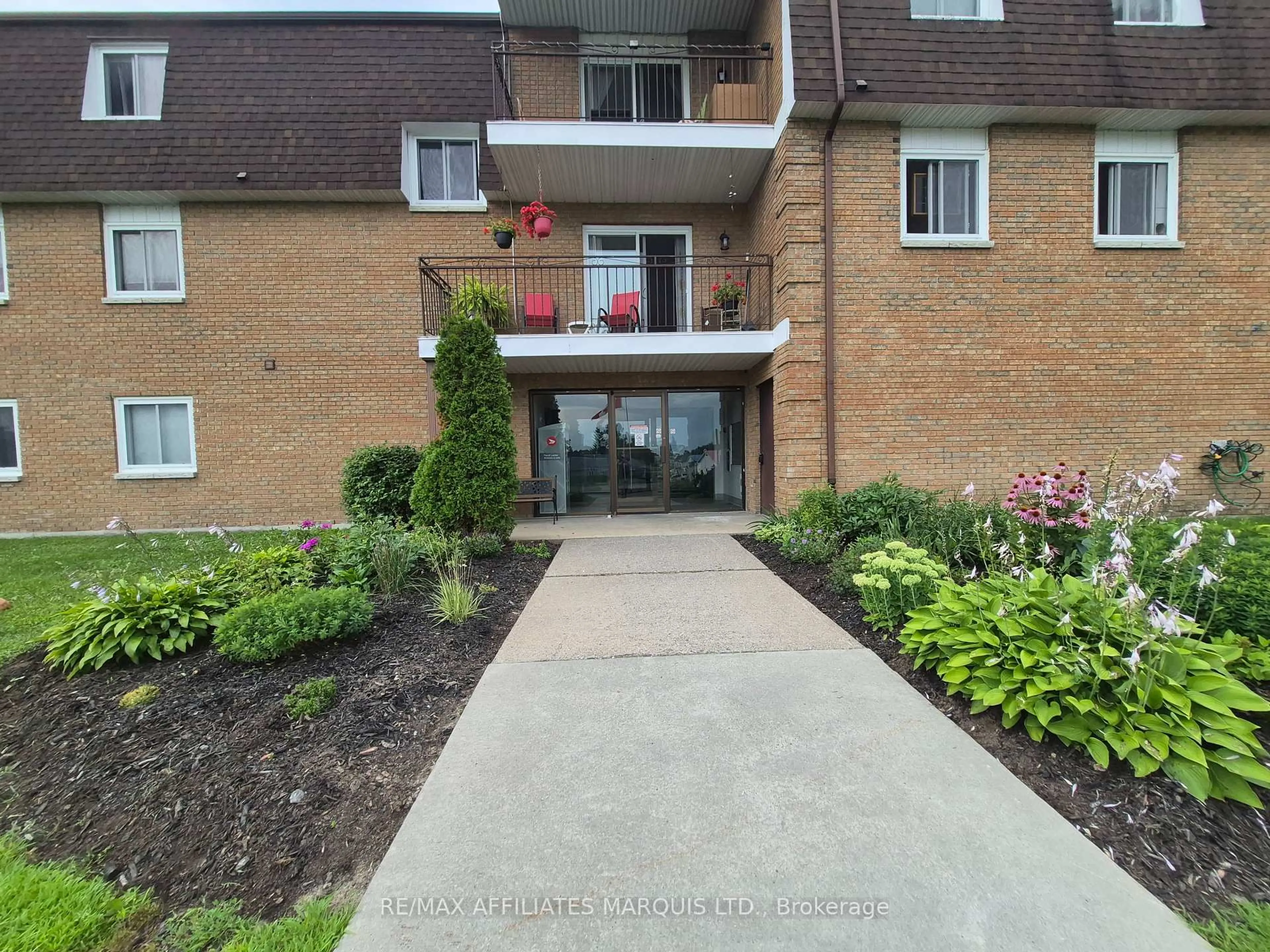 Unknown for 220 Kenyon St #302, North Glengarry Ontario K0C 1A0