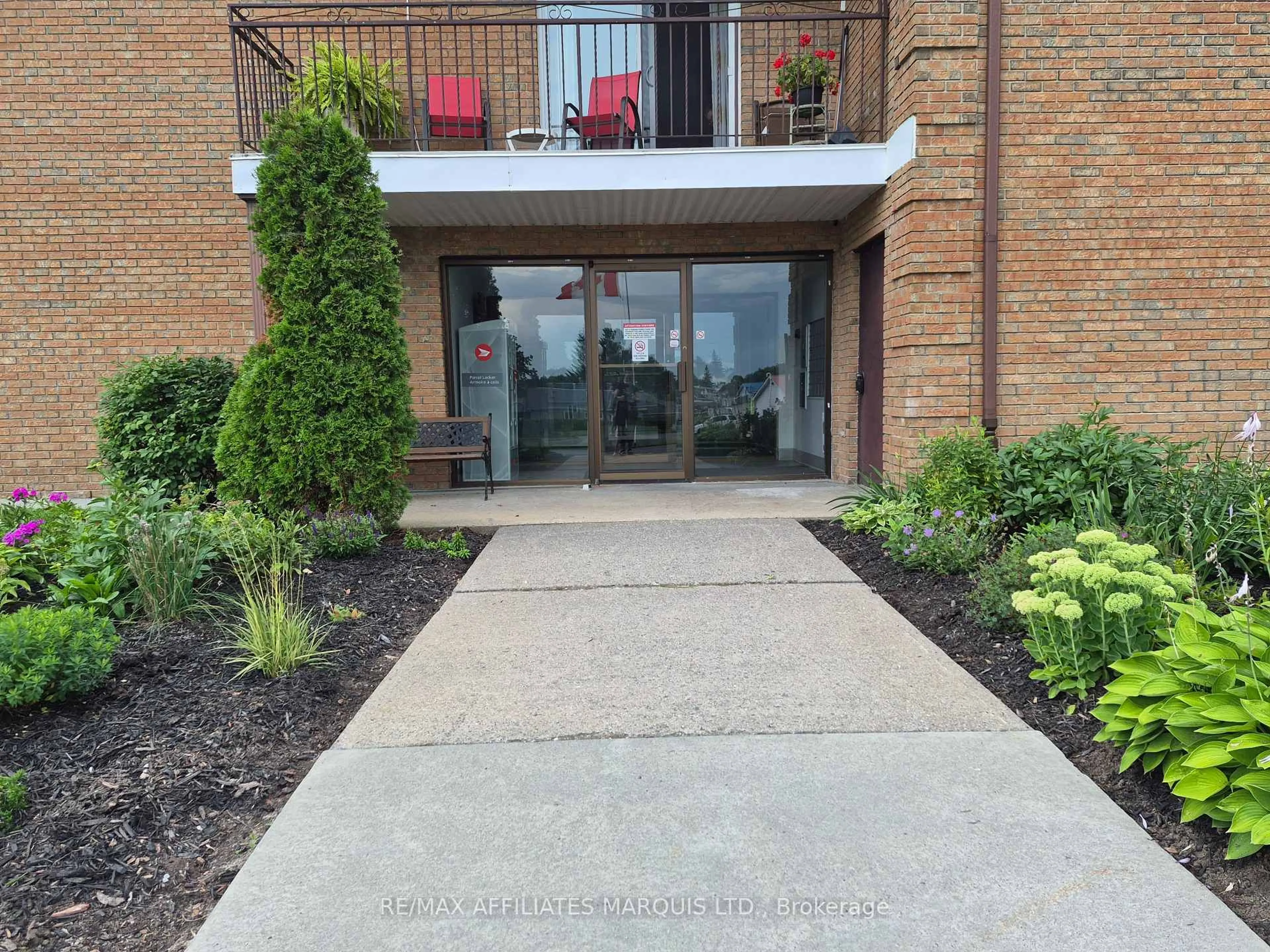 Unknown for 220 Kenyon St #302, North Glengarry Ontario K0C 1A0