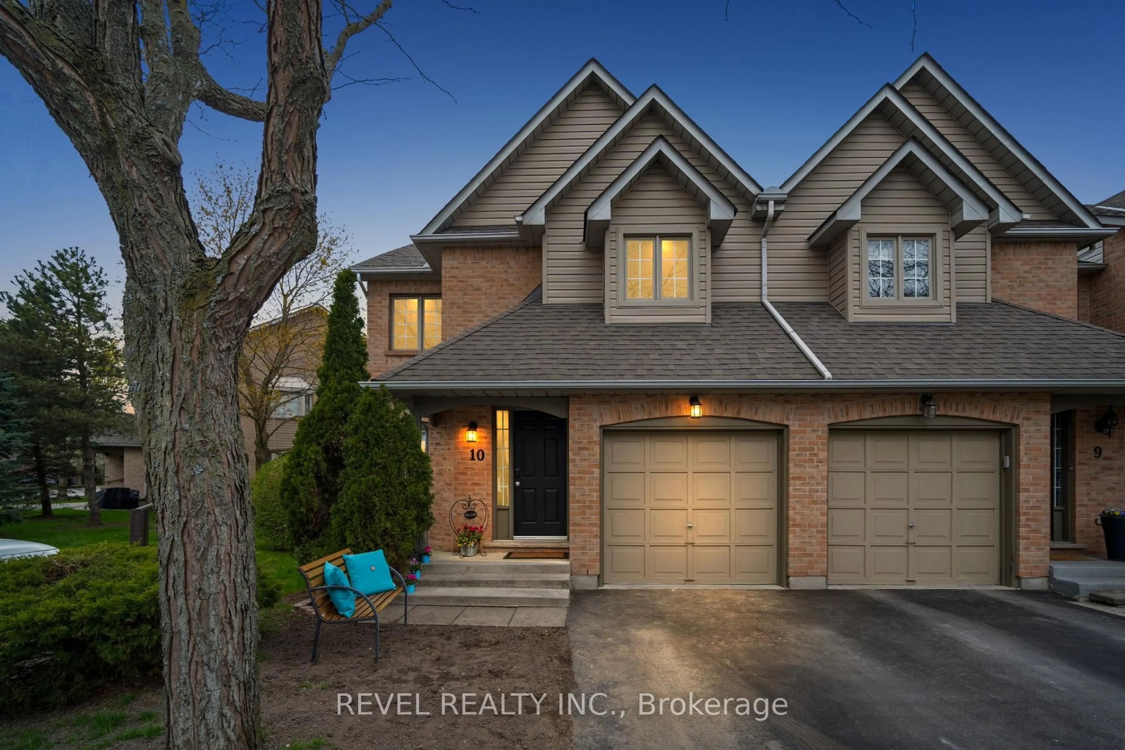 Home with vinyl exterior material, street for 320 Hamilton Dr #10, Hamilton Ontario L9G 4W6