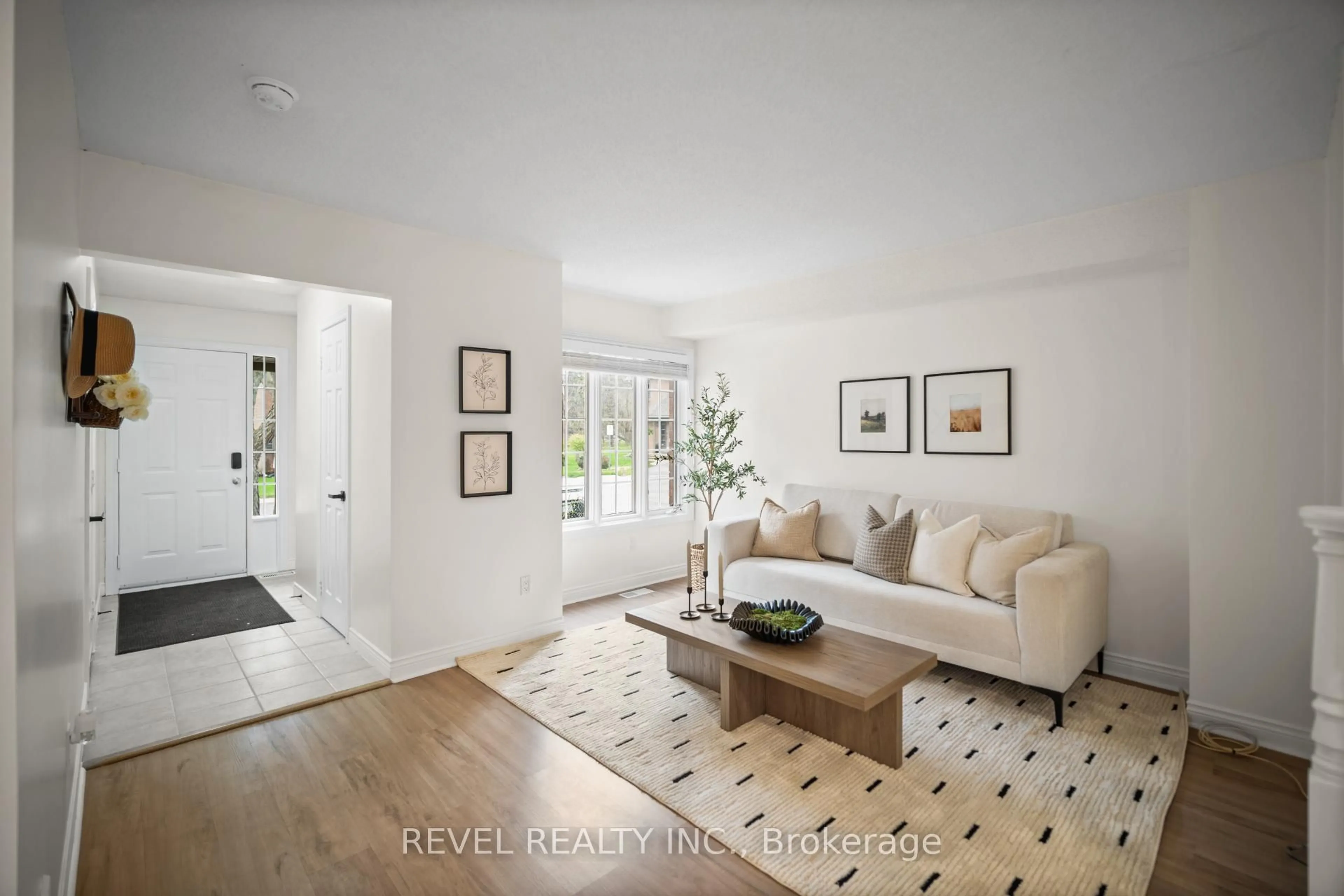 Living room with furniture, unknown for 320 Hamilton Dr #10, Hamilton Ontario L9G 4W6