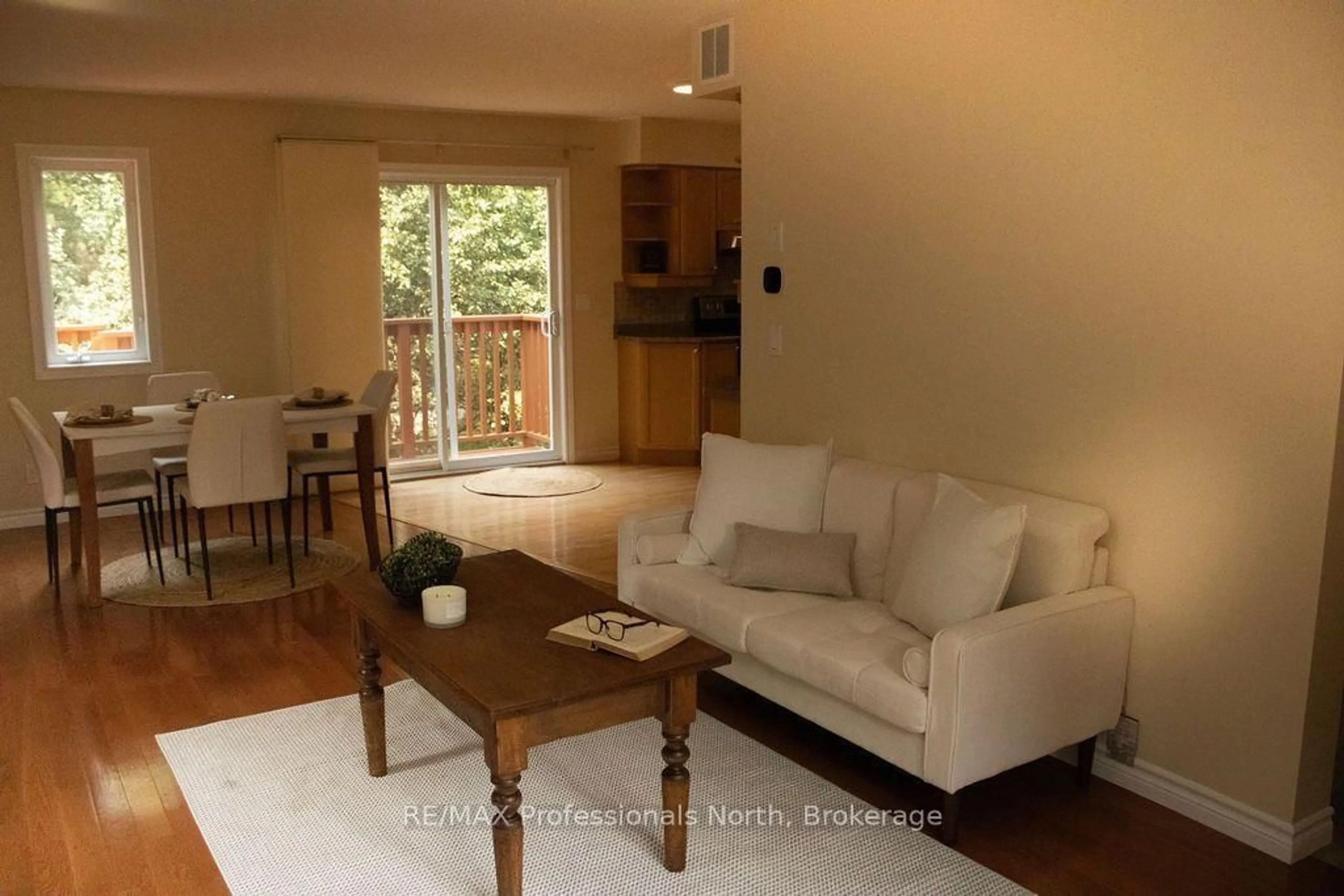 Living room with furniture, wood/laminate floor for 18 Heritage Cres, Huntsville Ontario P1H 1S9