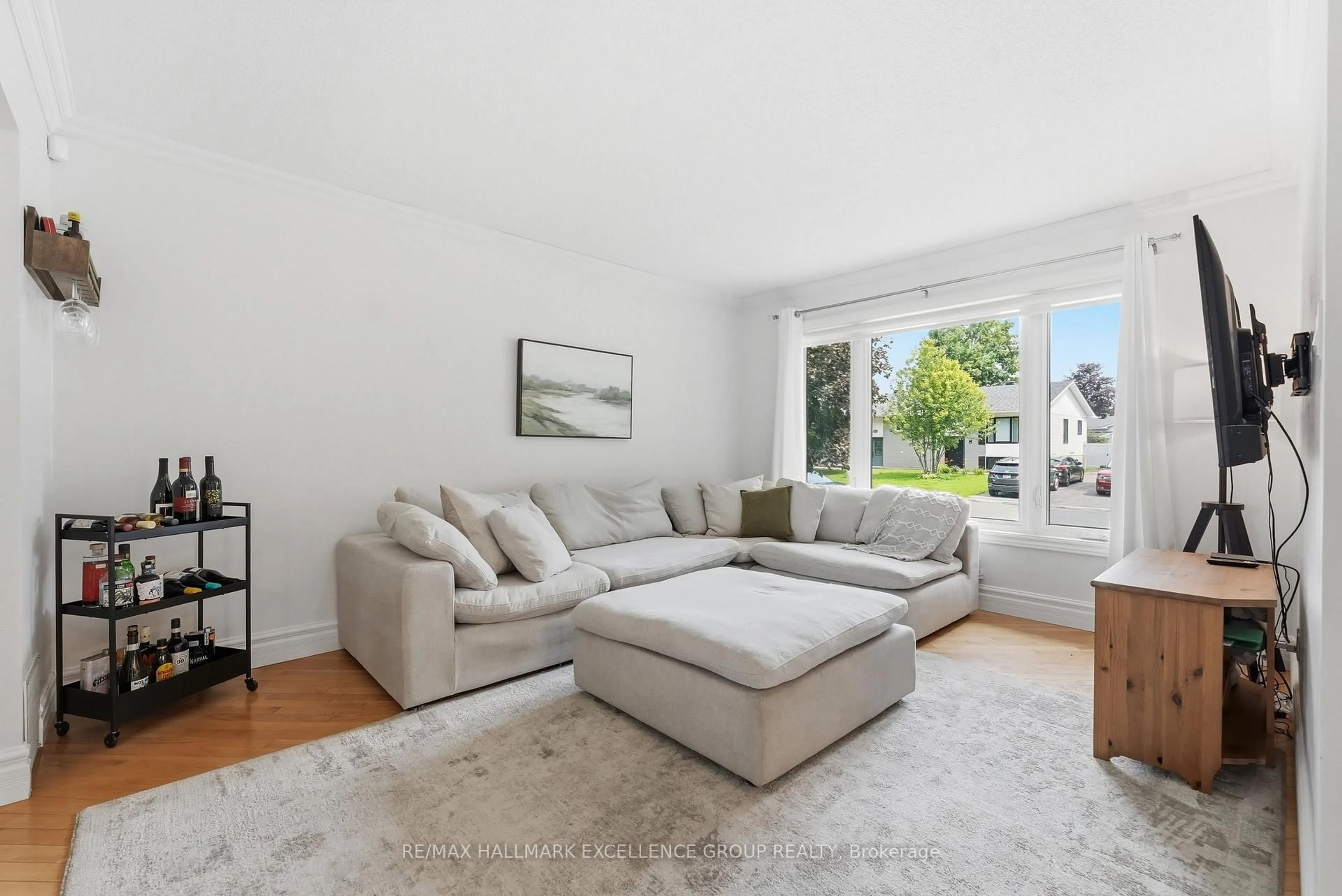 Living room with furniture, unknown for 495 Dalrymple Dr, Clarence-Rockland Ontario K4K 1G6