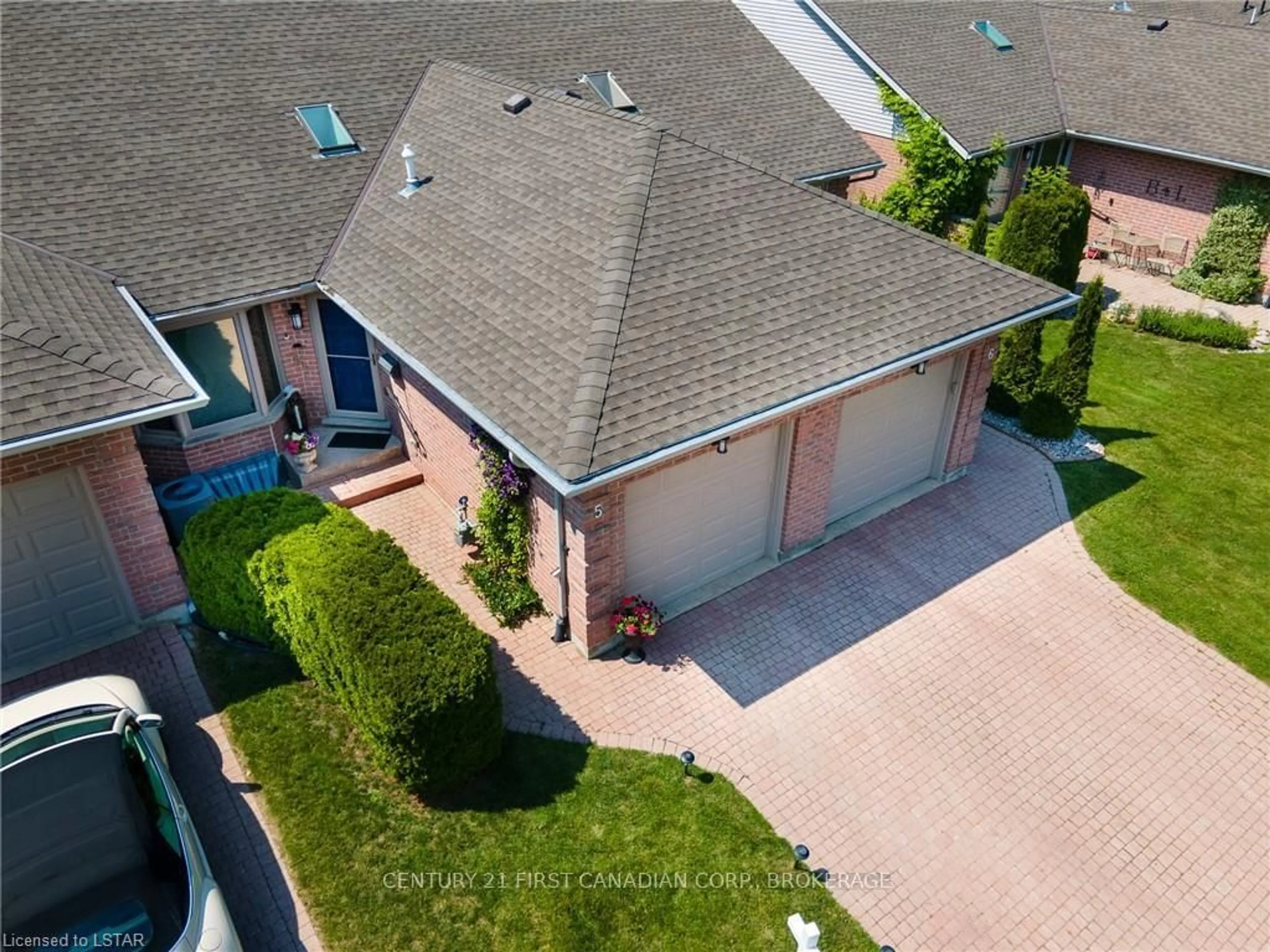 A pic from outside/outdoor area/front of a property/back of a property/a pic from drone, street for 90 ONTARIO St #5, Lambton Shores Ontario N0M 1T0