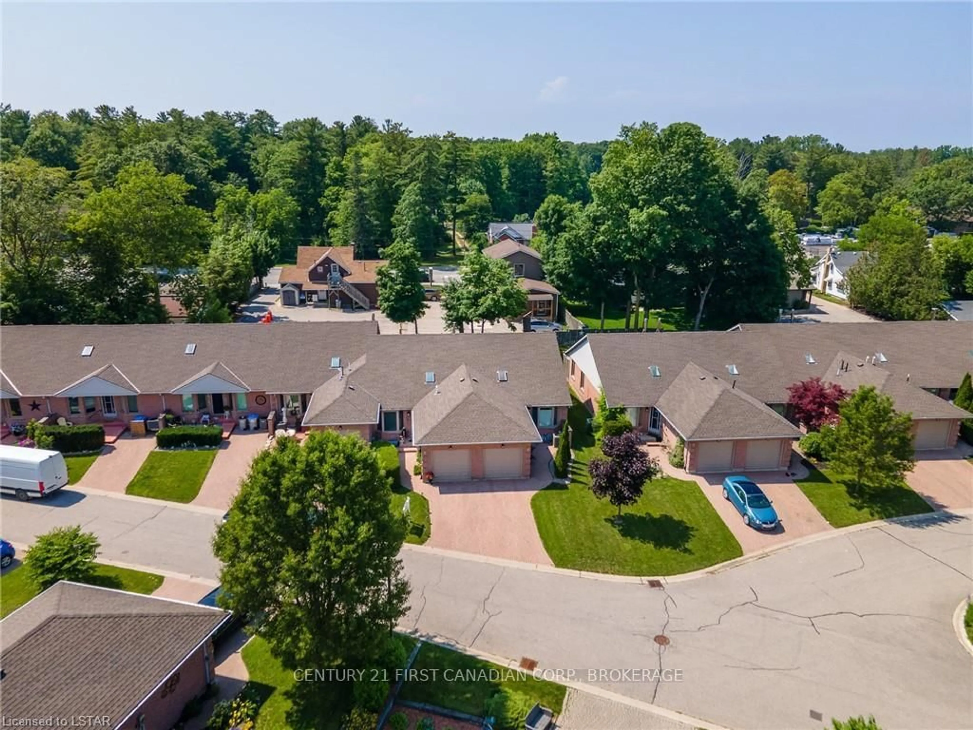 A pic from outside/outdoor area/front of a property/back of a property/a pic from drone, unknown for 90 ONTARIO St #5, Lambton Shores Ontario N0M 1T0