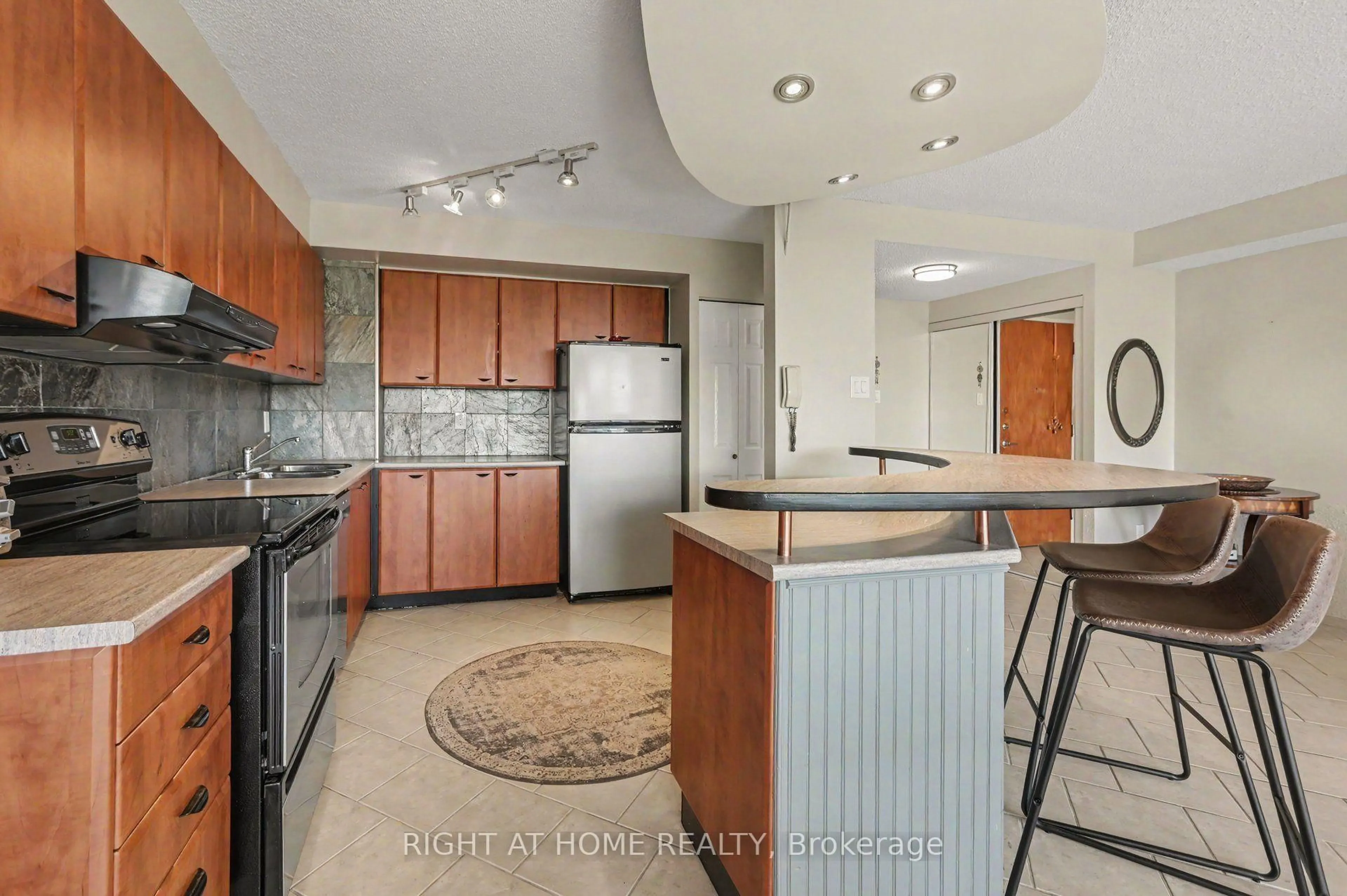 Standard kitchen, unknown for 2759 Carousel Cres #701, Ottawa Ontario K1T 2N5