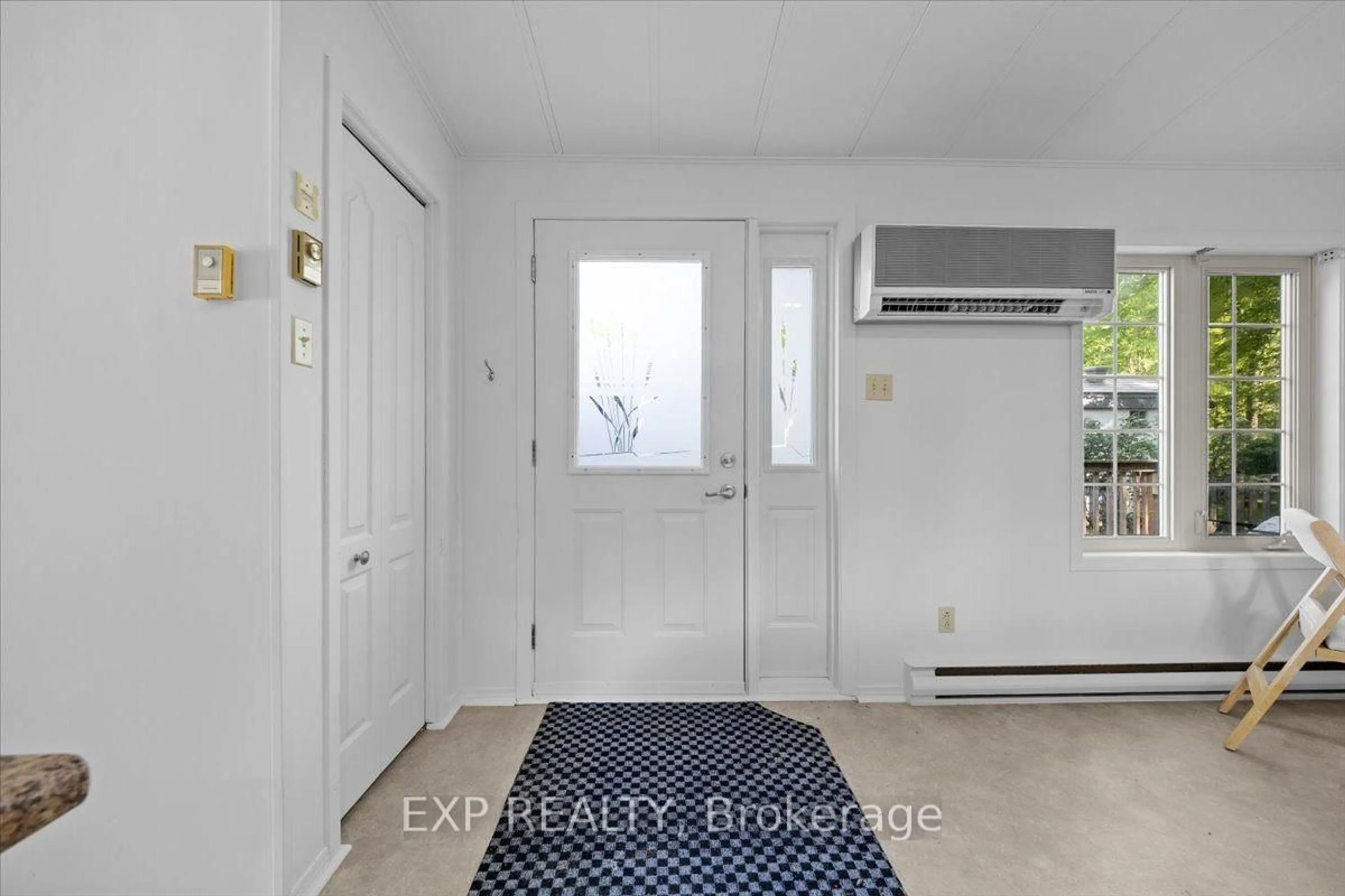 Indoor entryway for 1036 Teena Colleen Private, Greely Ontario K4P 1C6