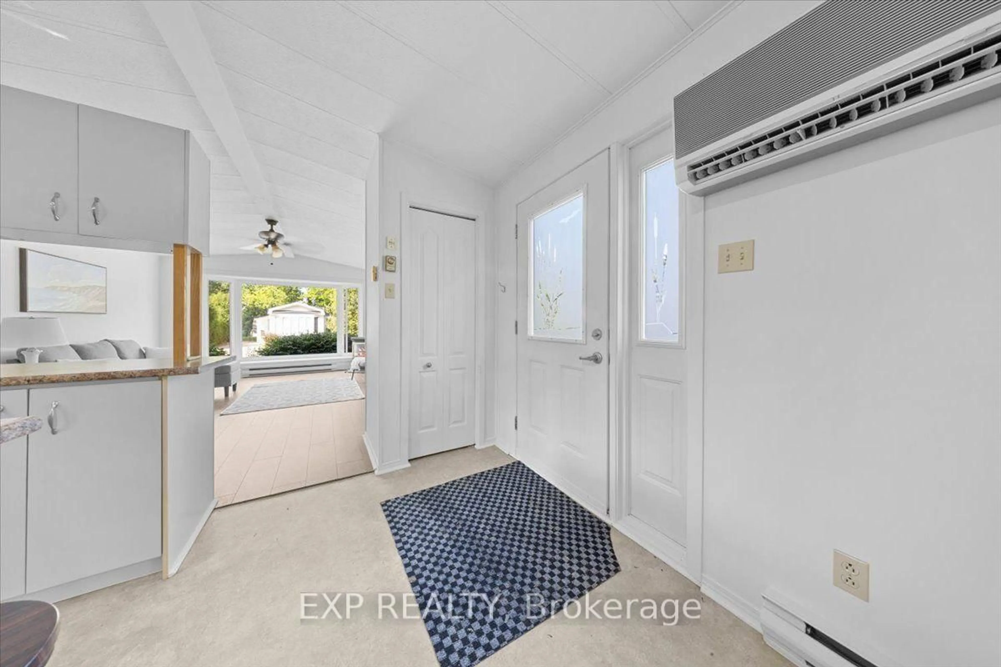 Indoor entryway for 1036 Teena Colleen Private, Greely Ontario K4P 1C6