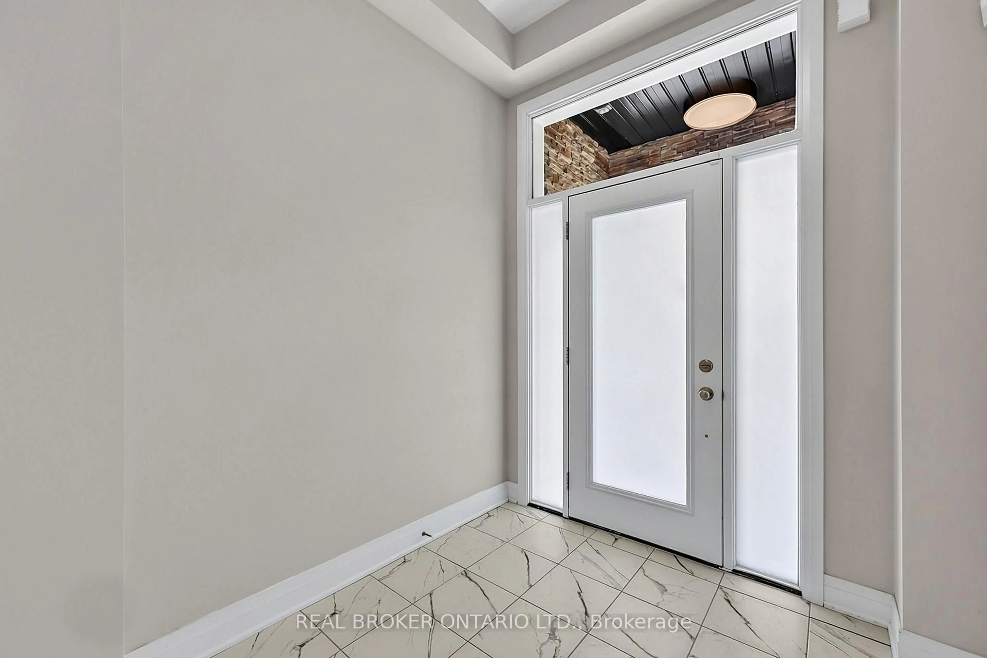 Indoor entryway for 134 Marina Village Dr, Georgian Bay Ontario L0K 1S0