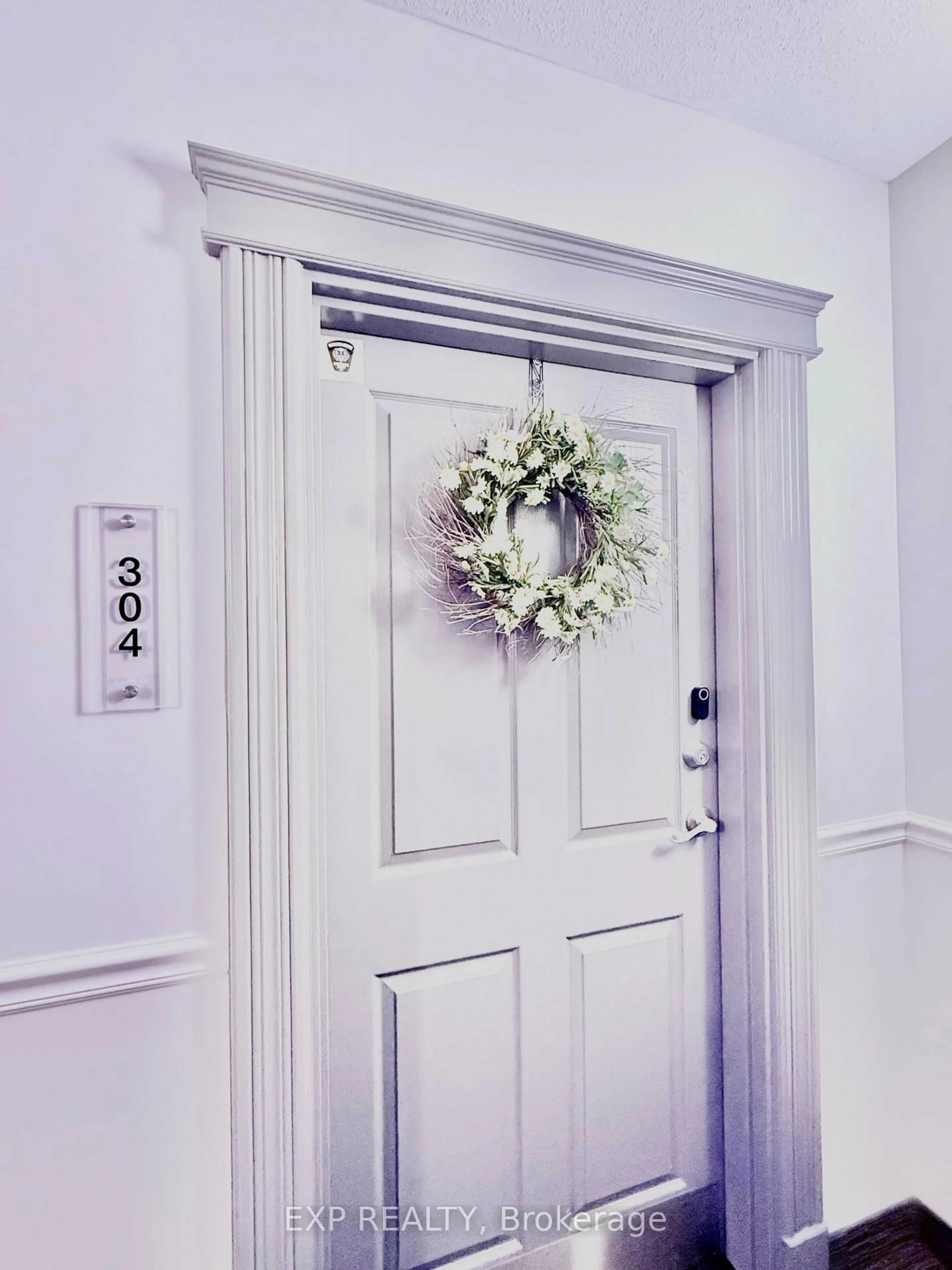 Indoor entryway for 353 Commissioners Rd #304, London South Ontario N6J 0A3