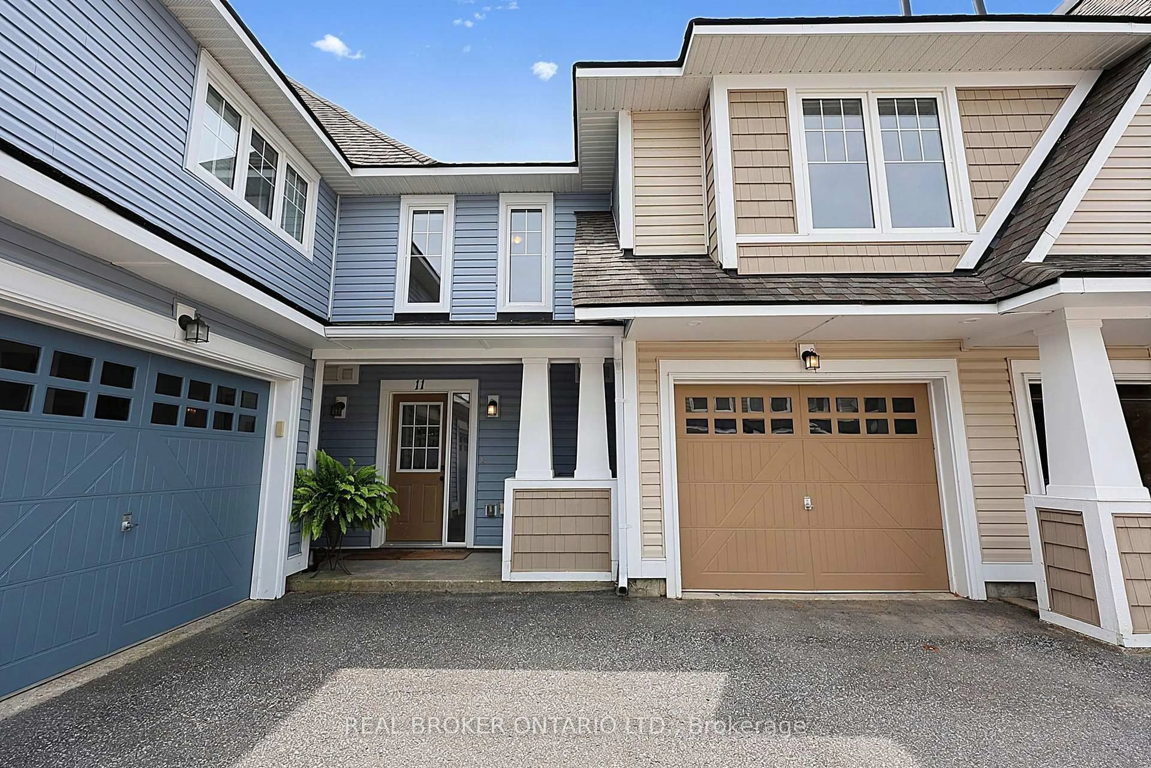 Home with vinyl exterior material, street for 11 Carnoustie Lane, Georgian Bay Ontario L0K 1S0