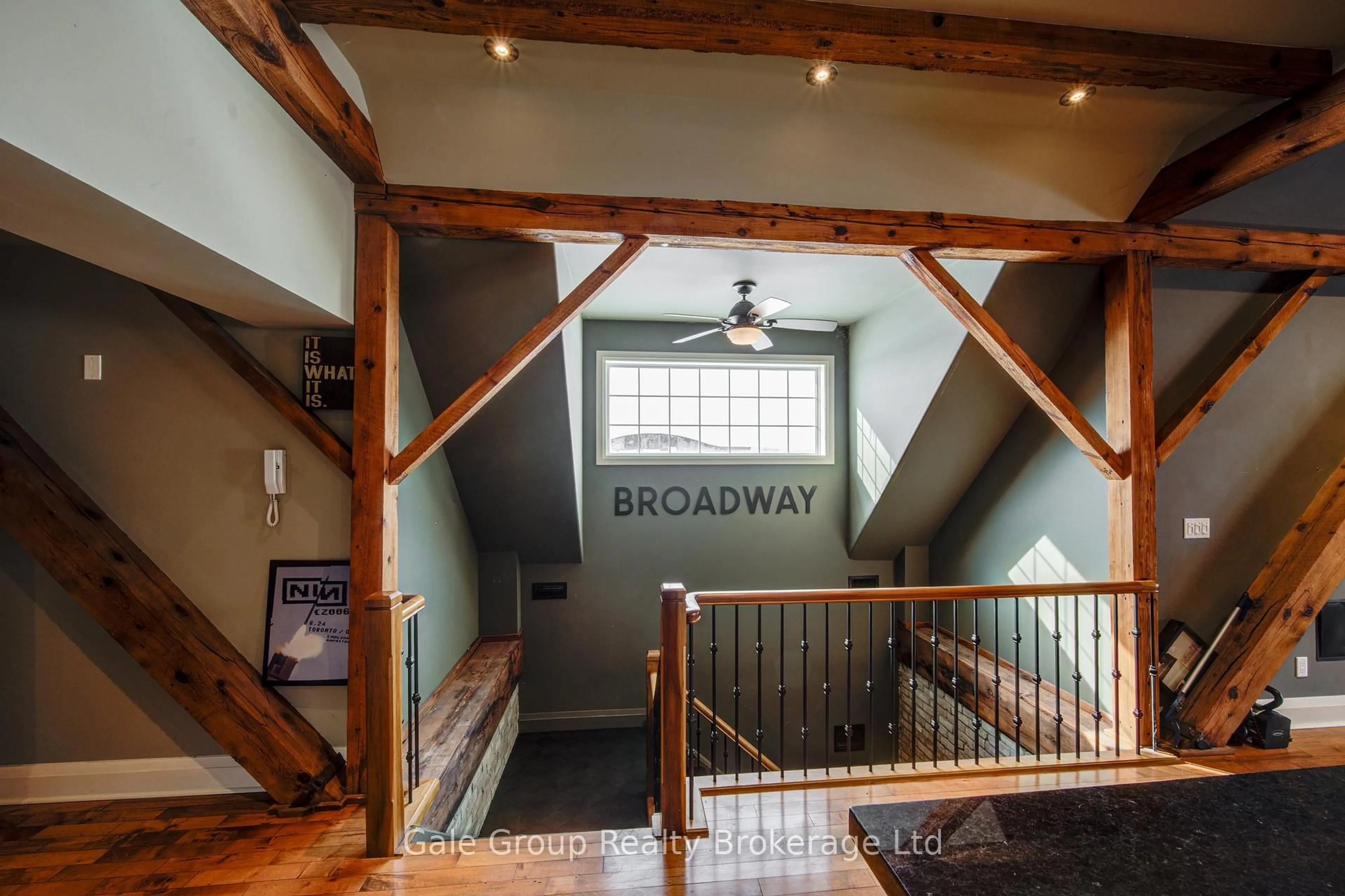 Indoor entryway for 81 Broadway St #11, Woodstock Ontario N4S 3A1