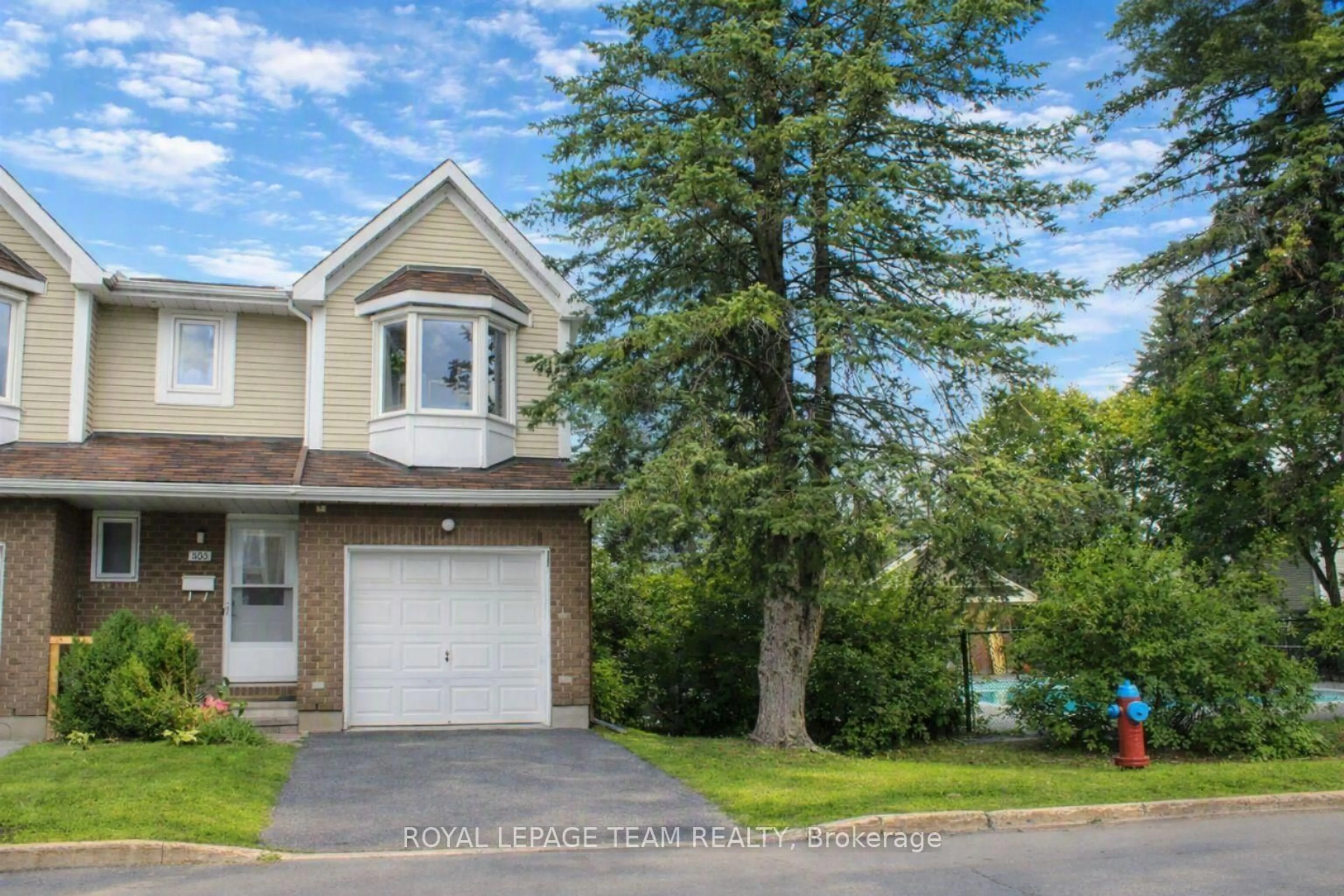 Home with vinyl exterior material, street for 503 Sidney Dr, Ottawa Ontario K4A 2W6