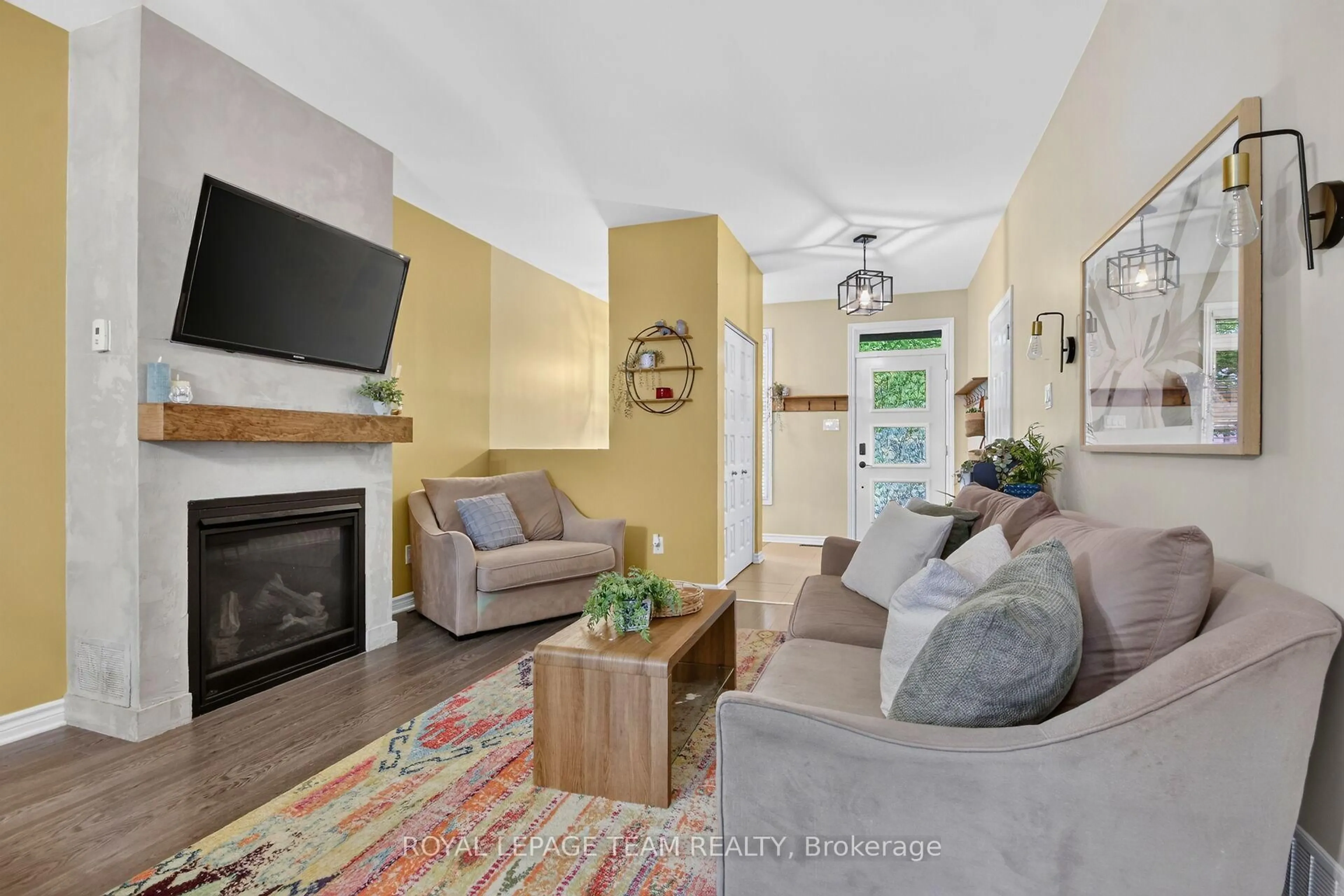 Living room with furniture, unknown for 143 St Malo Pl, Russell Ontario K0A 1W0