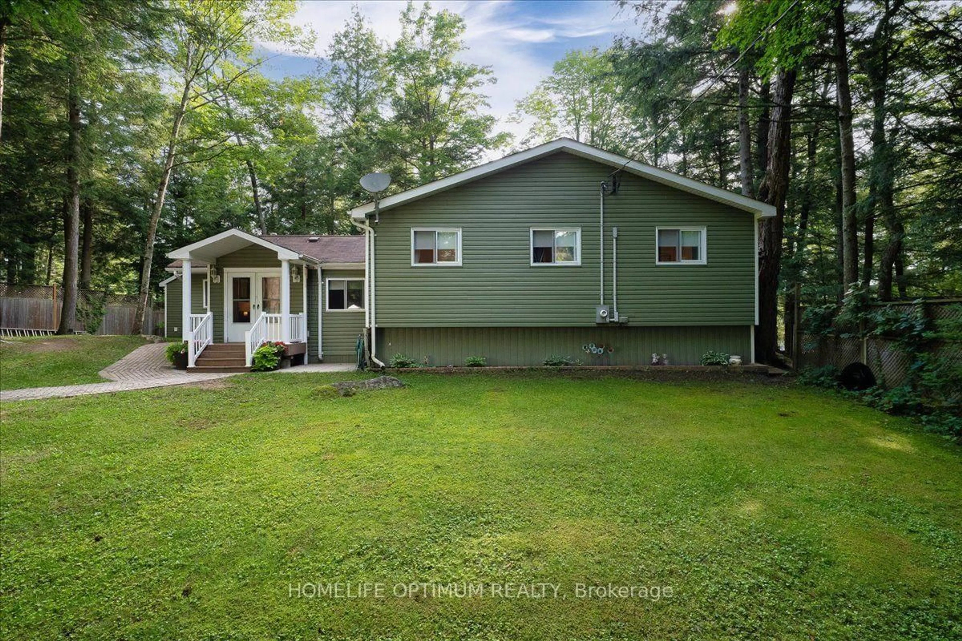 Home with vinyl exterior material, unknown for 1195 Lakeshore Dr, Bracebridge Ontario P1L 1X3