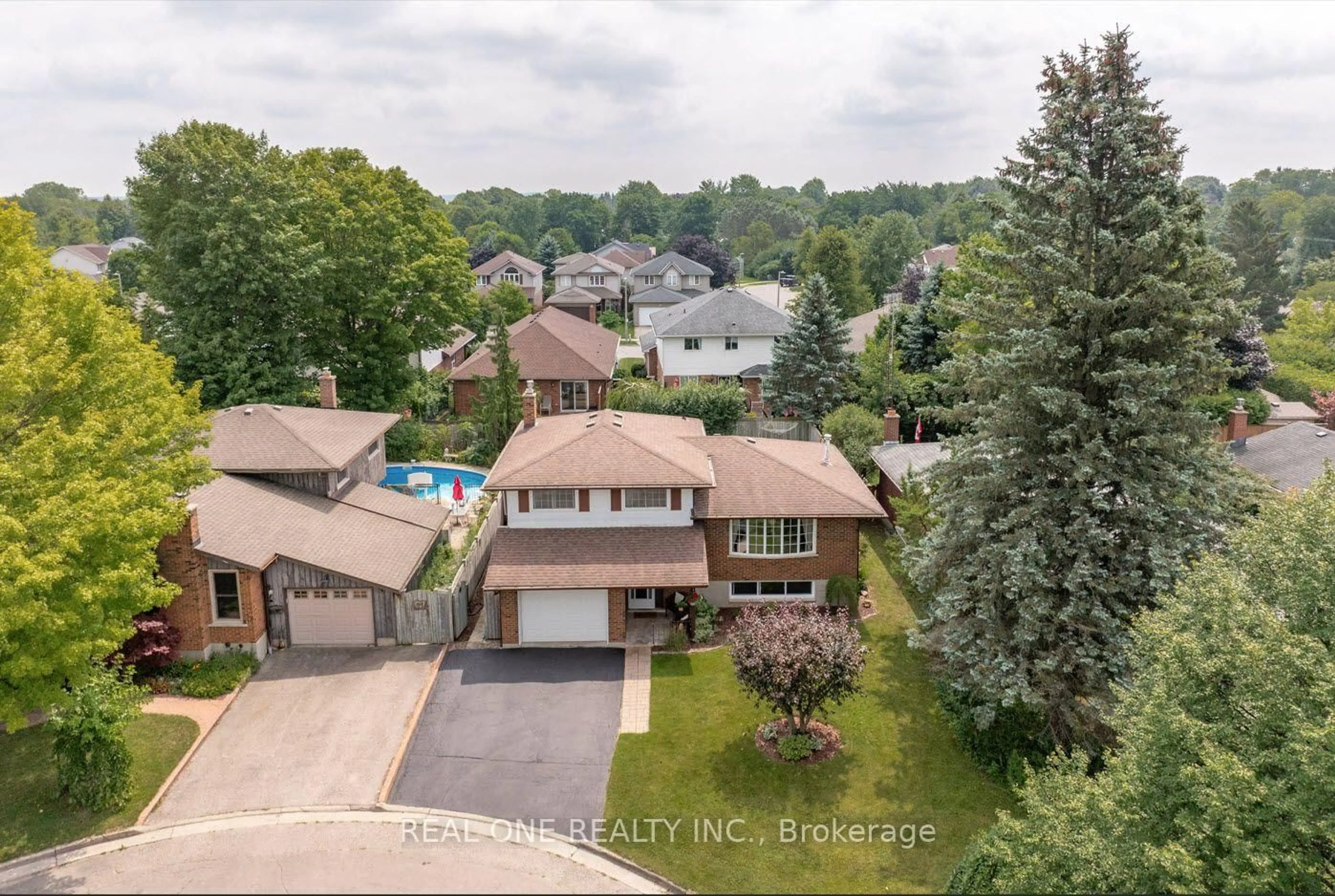 A pic from outside/outdoor area/front of a property/back of a property/a pic from drone, street for 111 Glenburnie Dr, Guelph Ontario N1E 4C9