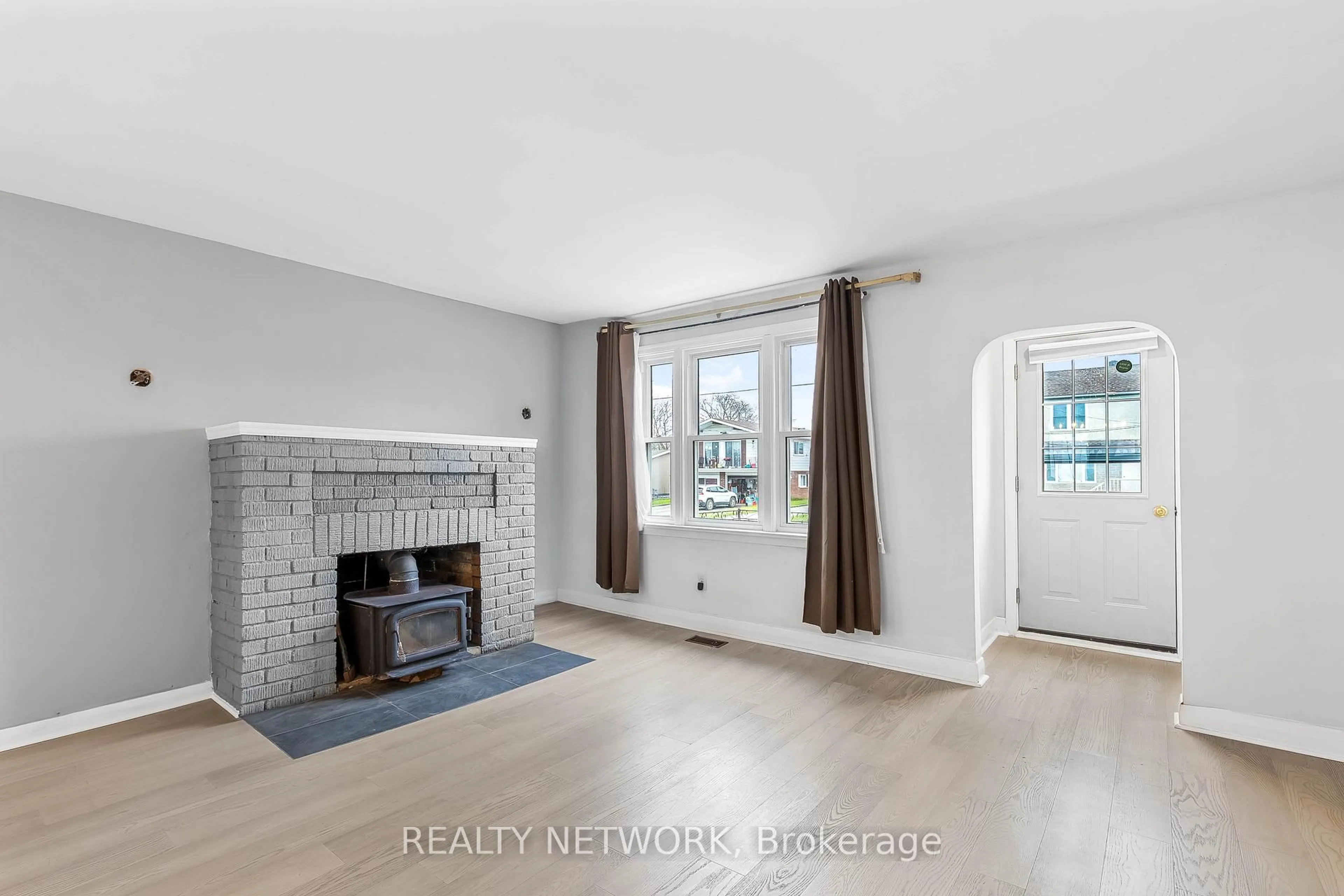 Unknown for 76 Johnston St, Port Colborne Ontario L3K 1G7