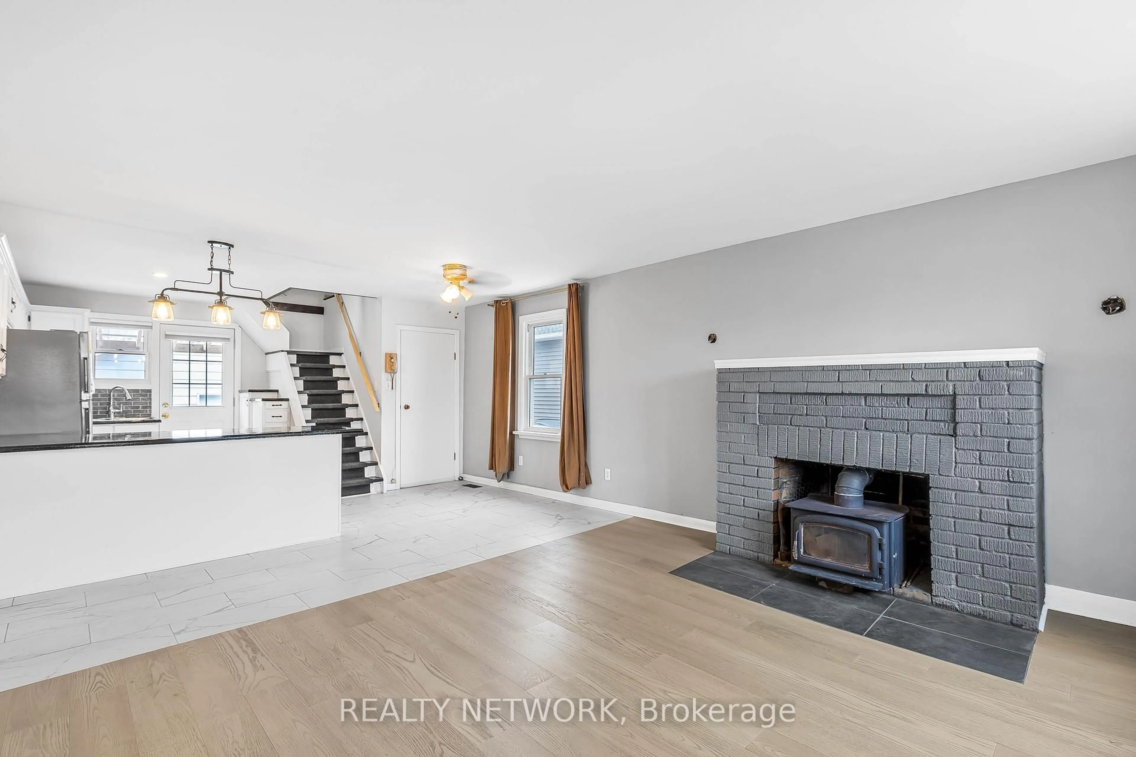Unknown for 76 Johnston St, Port Colborne Ontario L3K 1G7