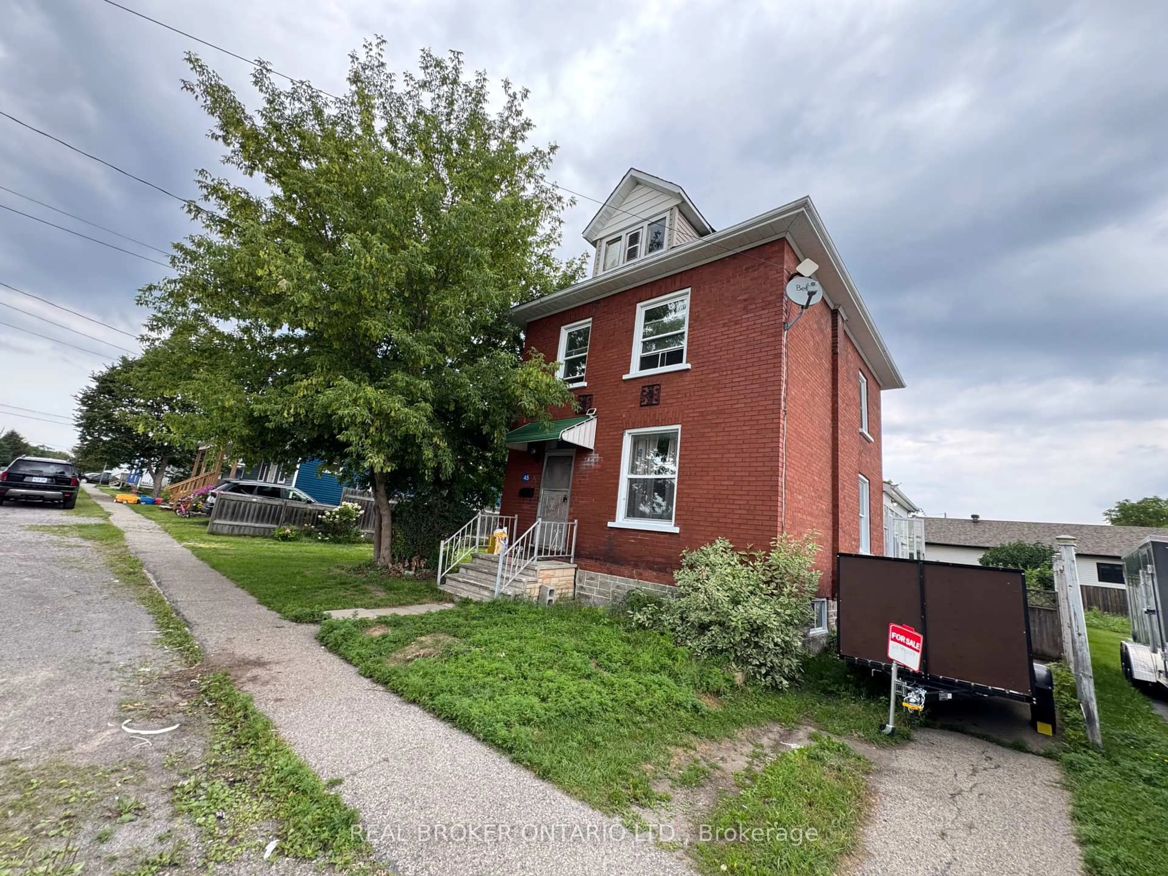 Unknown for 45 Alice St, Smiths Falls Ontario K7A 2W4