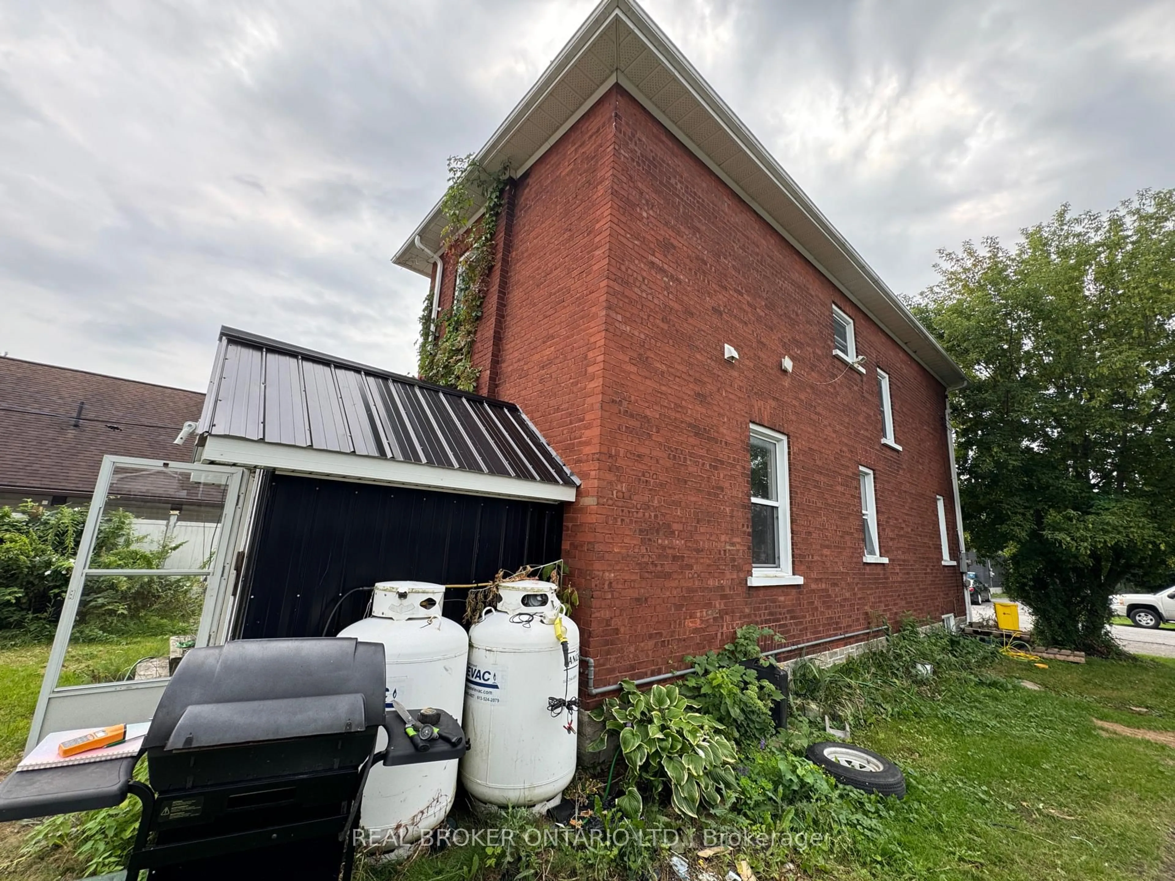 Home with brick exterior material, building for 45 Alice St, Smiths Falls Ontario K7A 2W4