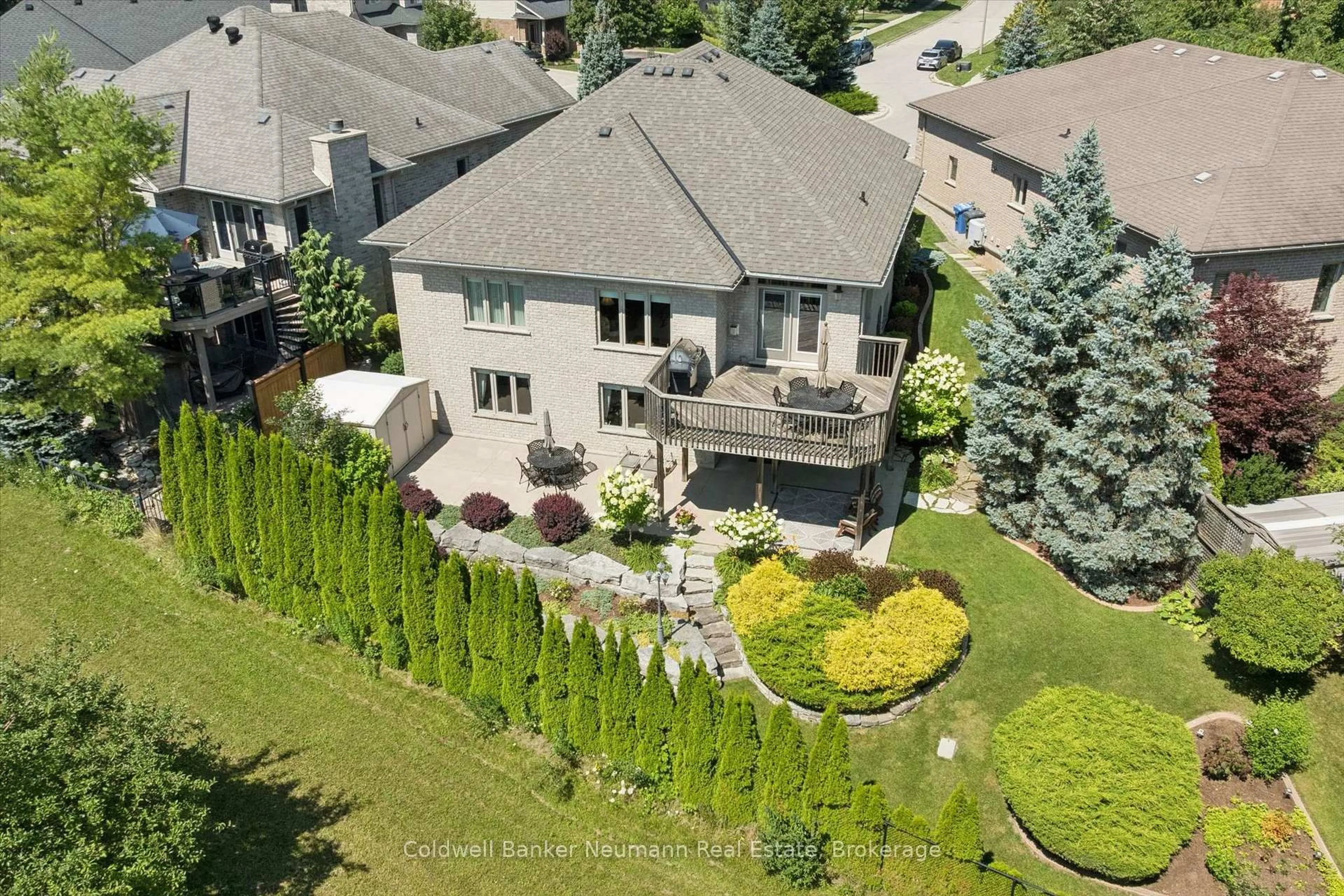 A pic from outside/outdoor area/front of a property/back of a property/a pic from drone, street for 70 Bathgate Dr, Guelph Ontario N1L 1B1
