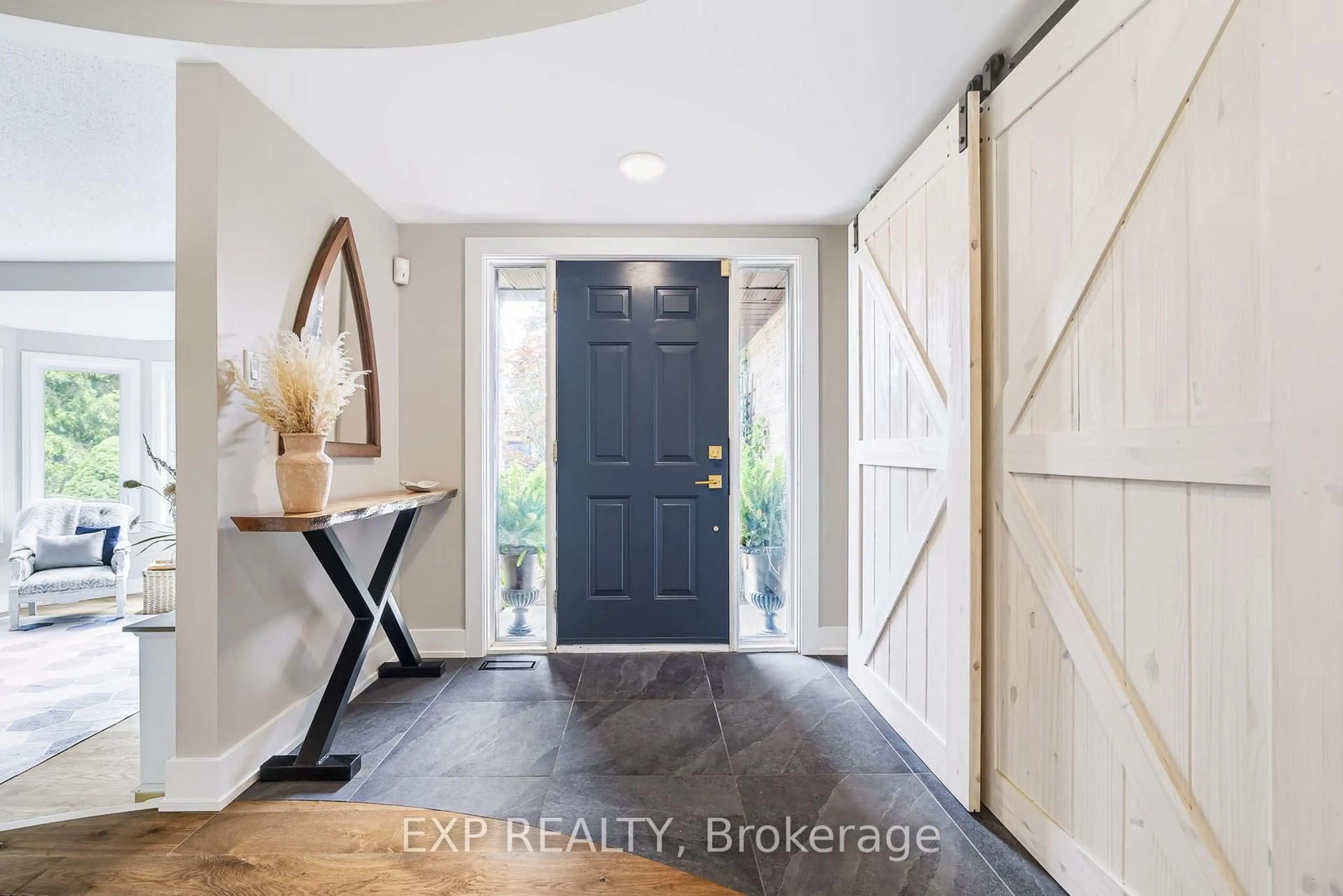 Indoor entryway for 50 Hesse Cres, Ottawa Ontario K2S 1E5
