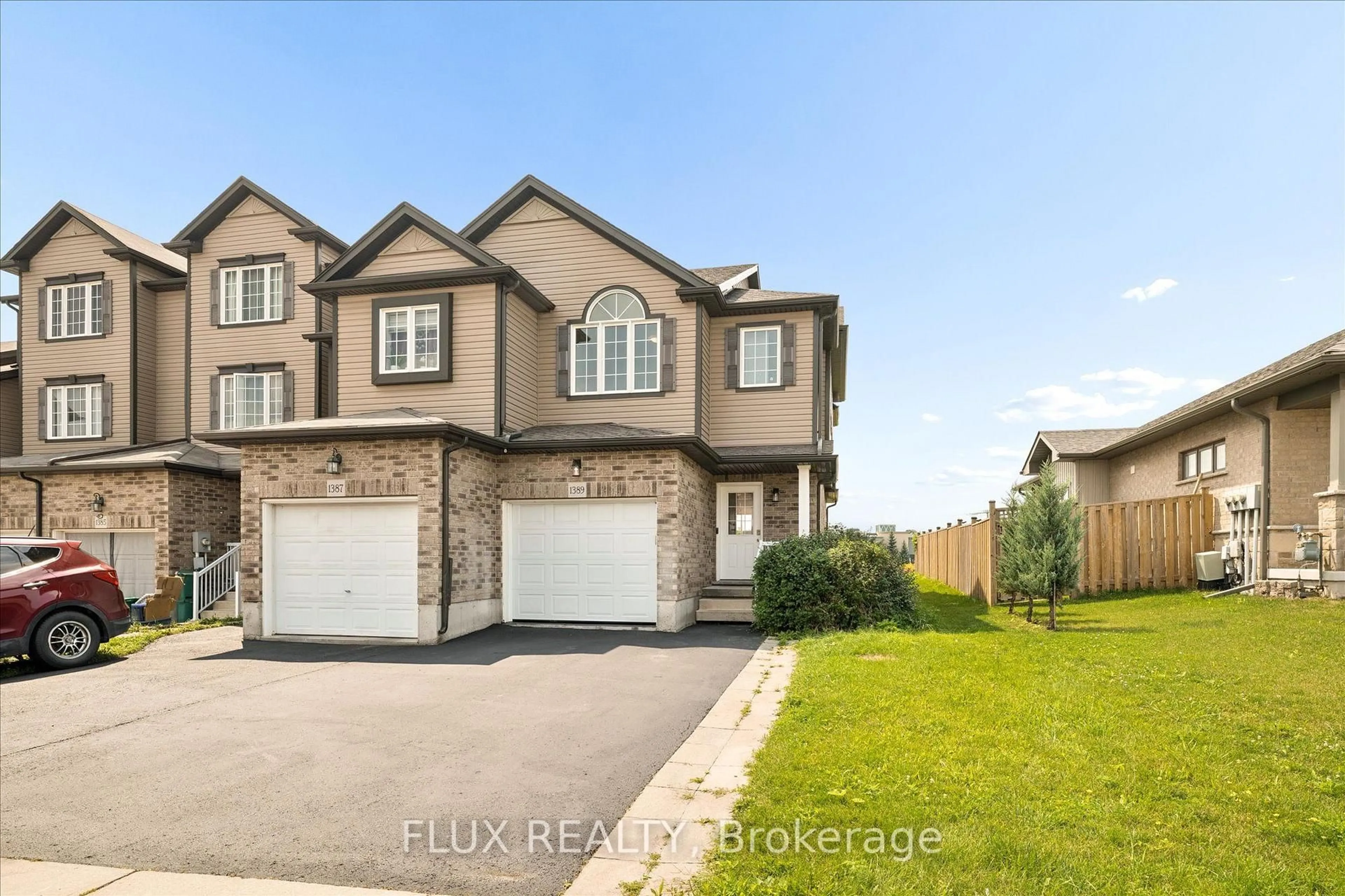 A pic from outside/outdoor area/front of a property/back of a property/a pic from drone, street for 1389 Countrystone Dr, Waterloo Ontario N2N 3R8