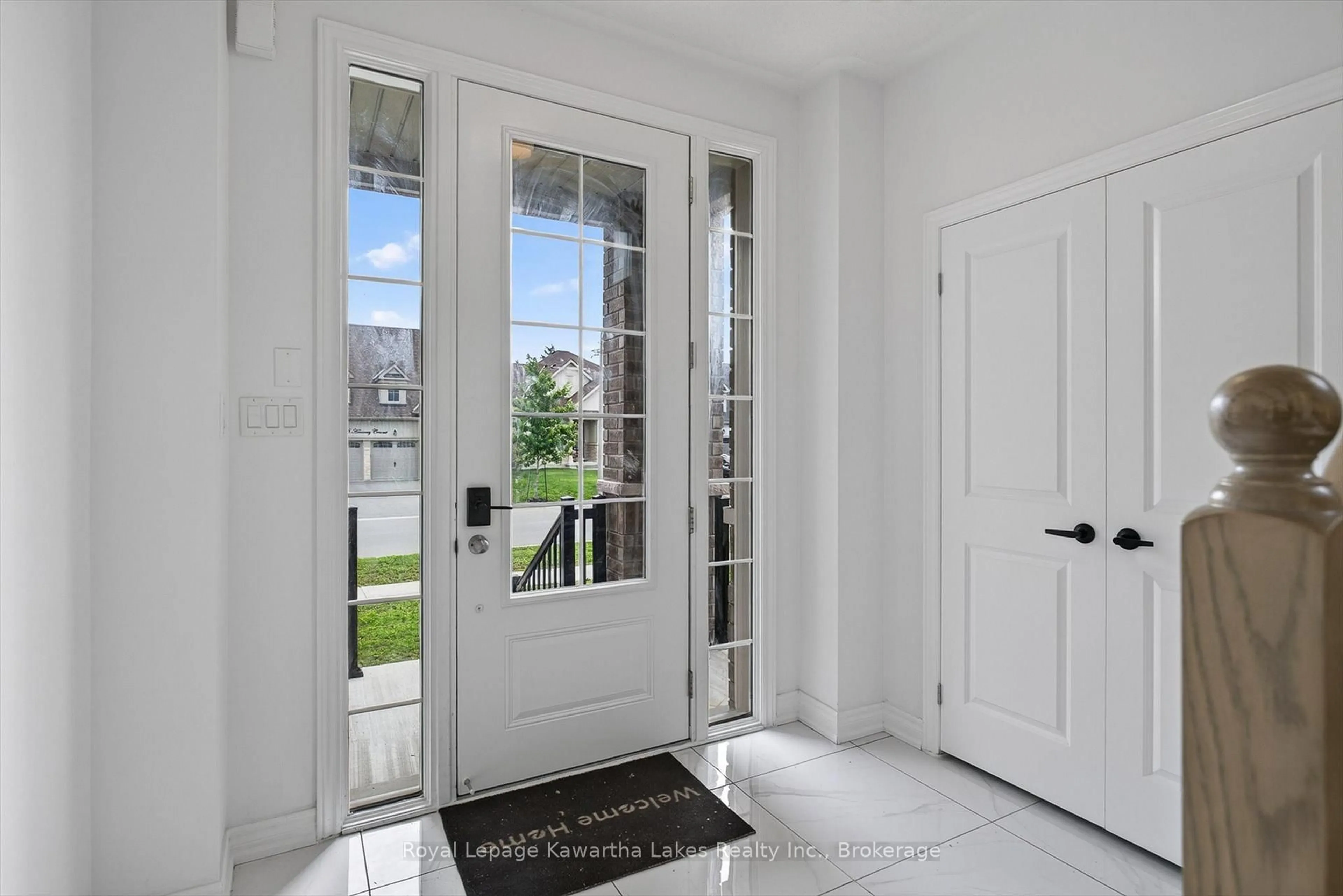 Indoor entryway for 19 Hennessey Cres, Kawartha Lakes Ontario K9V 0P2
