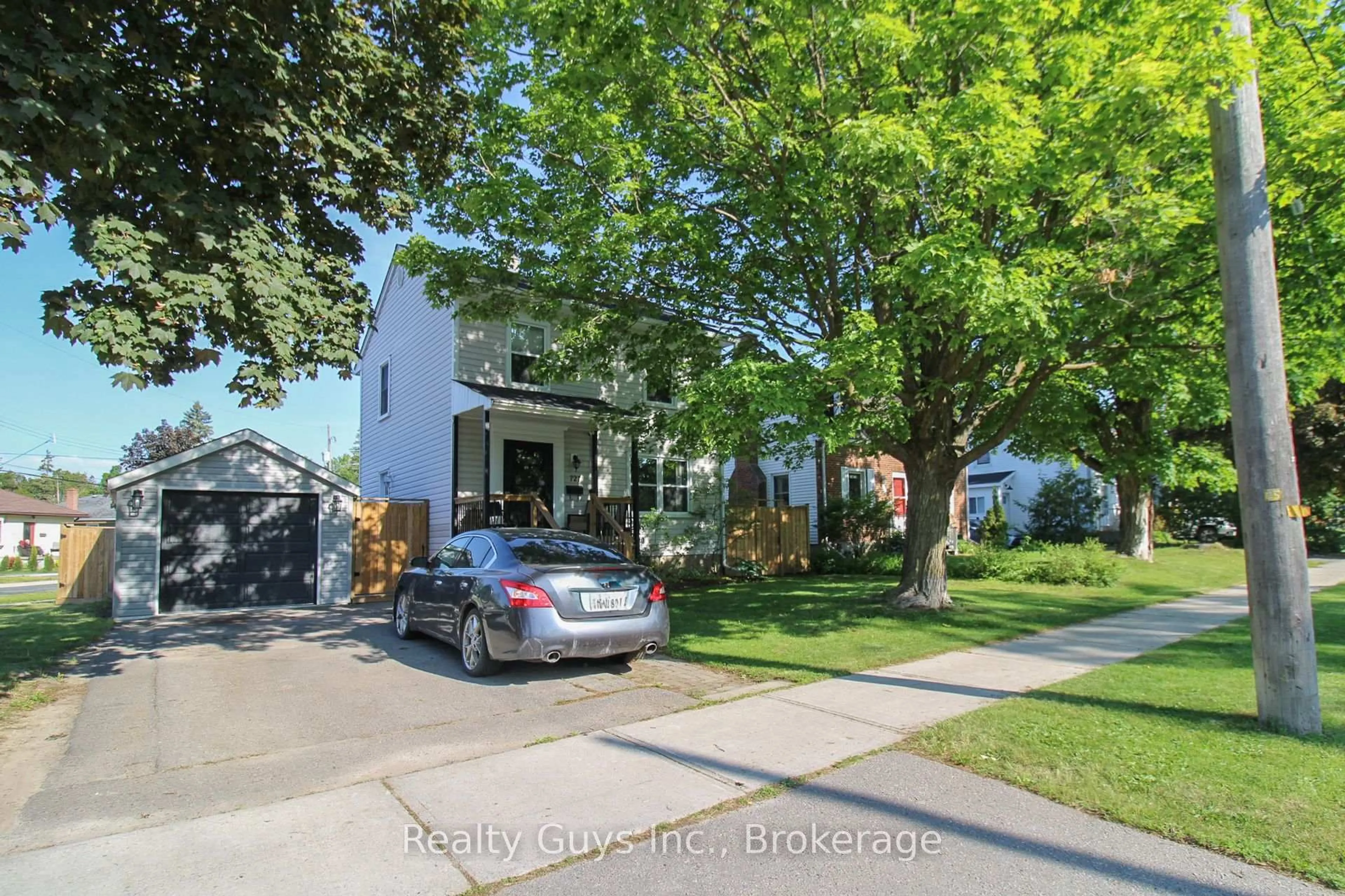 Home with brick exterior material, street for 727 Chesterfield Ave, Peterborough Ontario K9H 4Y1