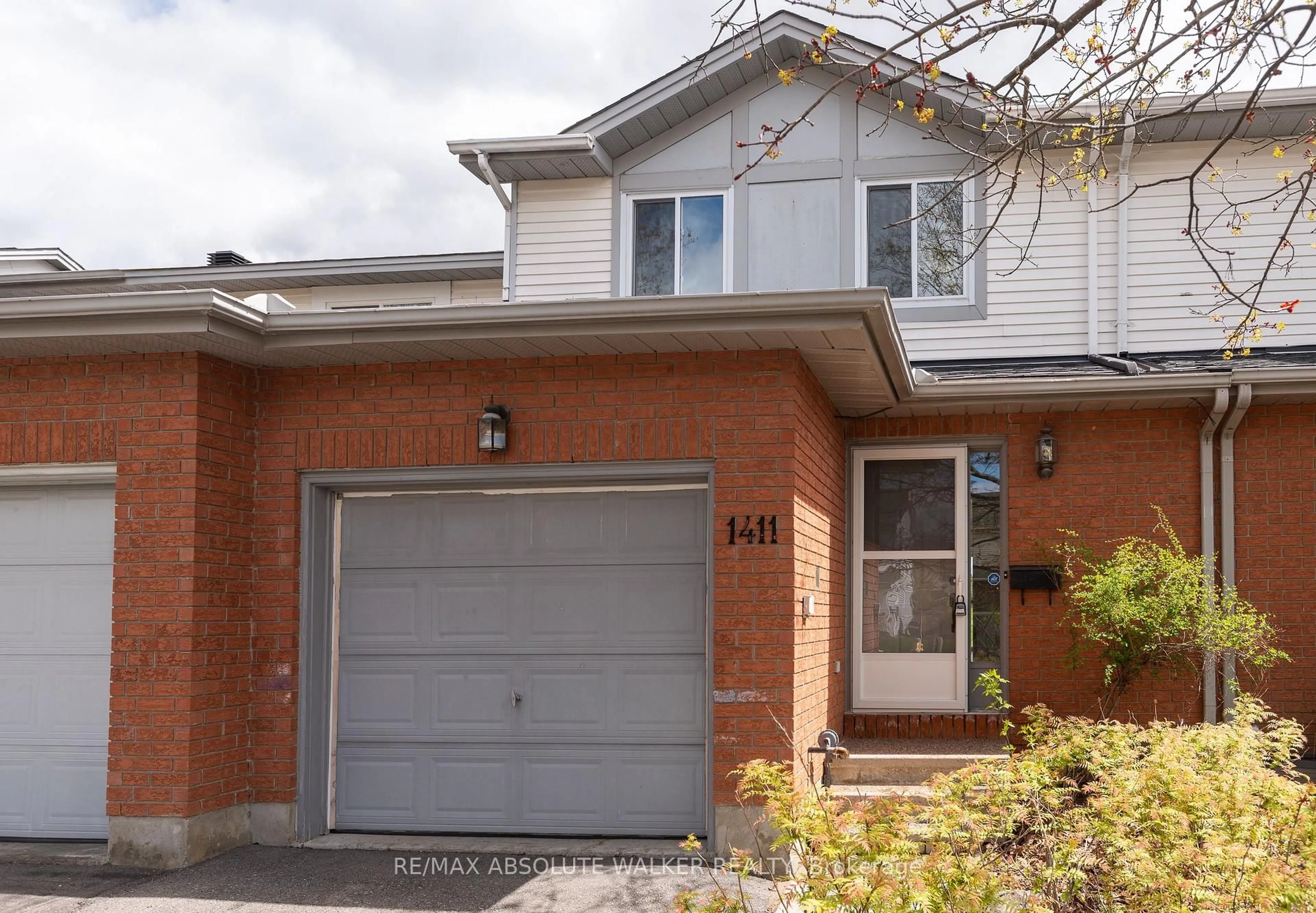 Home with brick exterior material, street for 1411 Caravel Cres, Ottawa Ontario K1E 3X4