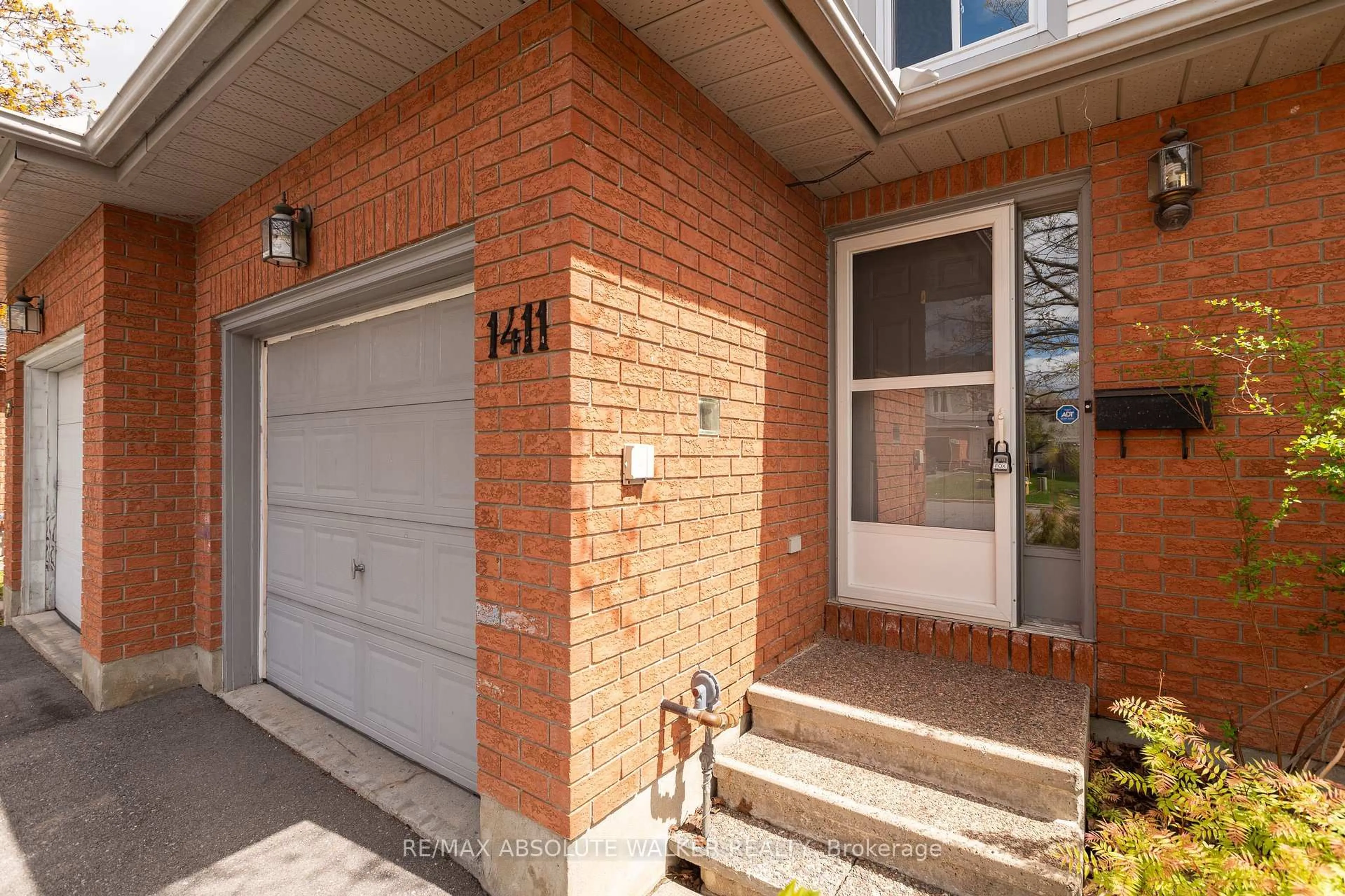 Home with brick exterior material, street for 1411 Caravel Cres, Ottawa Ontario K1E 3X4