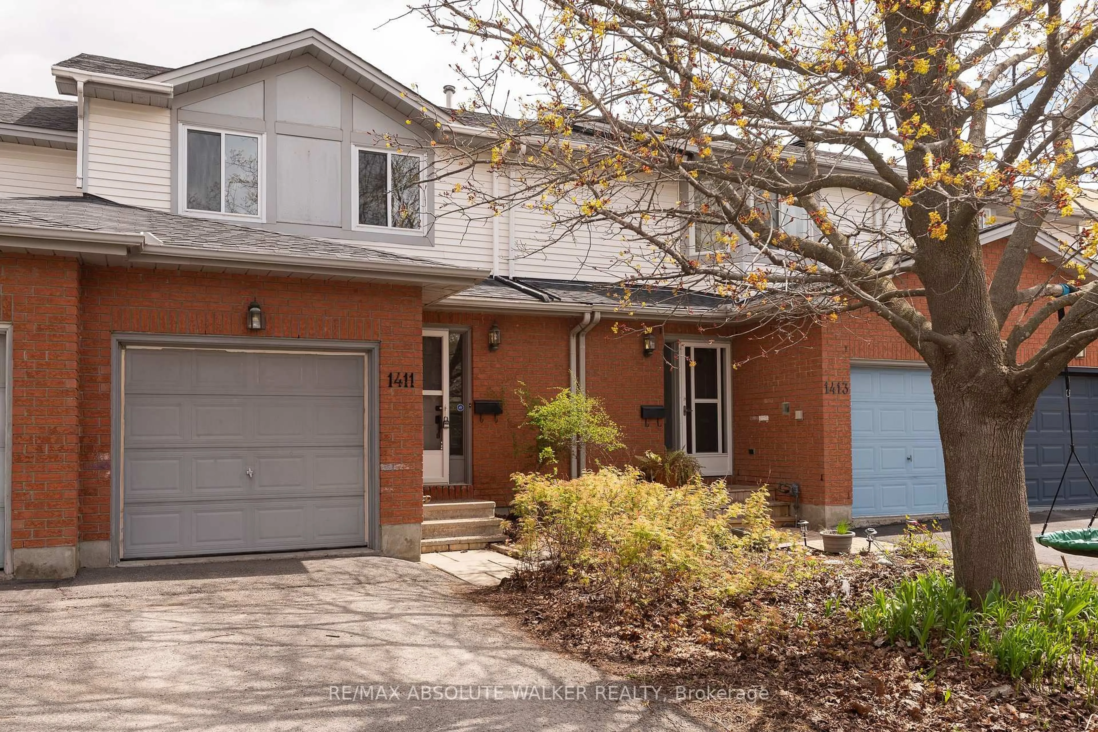 Home with brick exterior material, street for 1411 Caravel Cres, Ottawa Ontario K1E 3X4