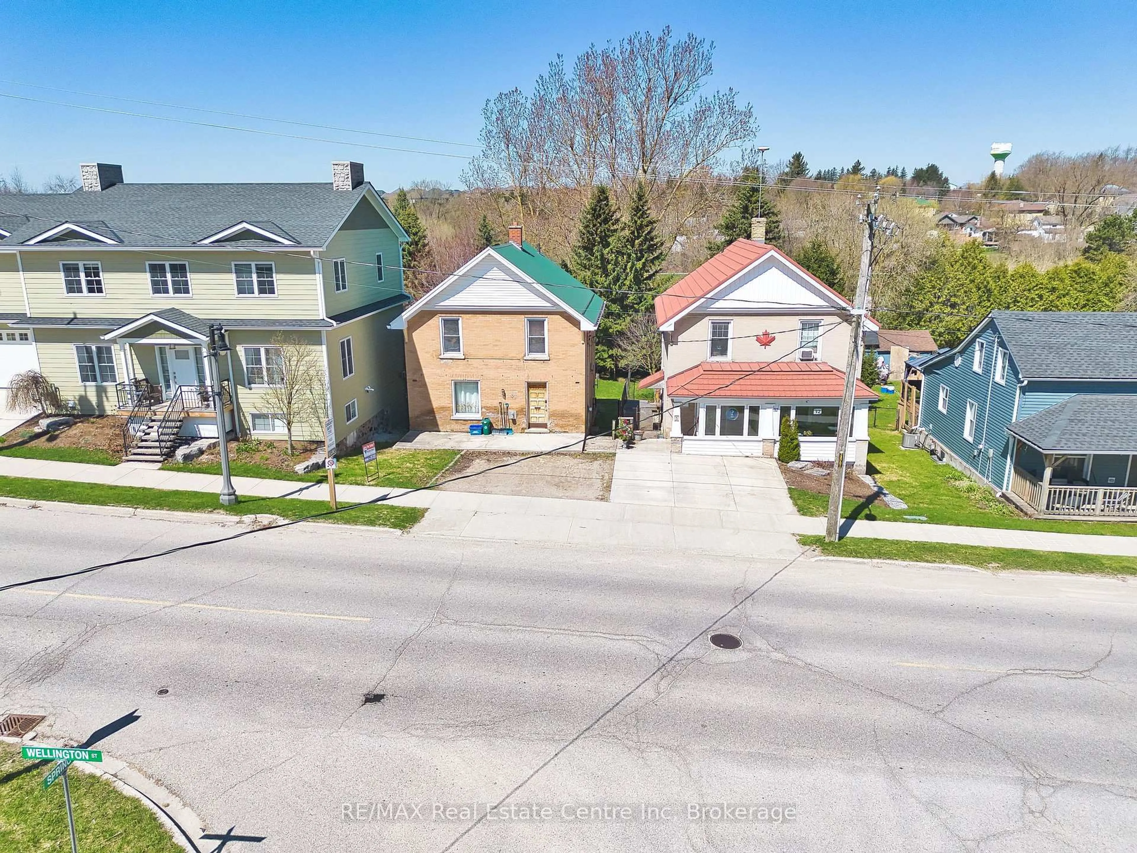 A pic from outside/outdoor area/front of a property/back of a property/a pic from drone, street for 34 Wellington St, Mapleton Ontario N0G 1P0