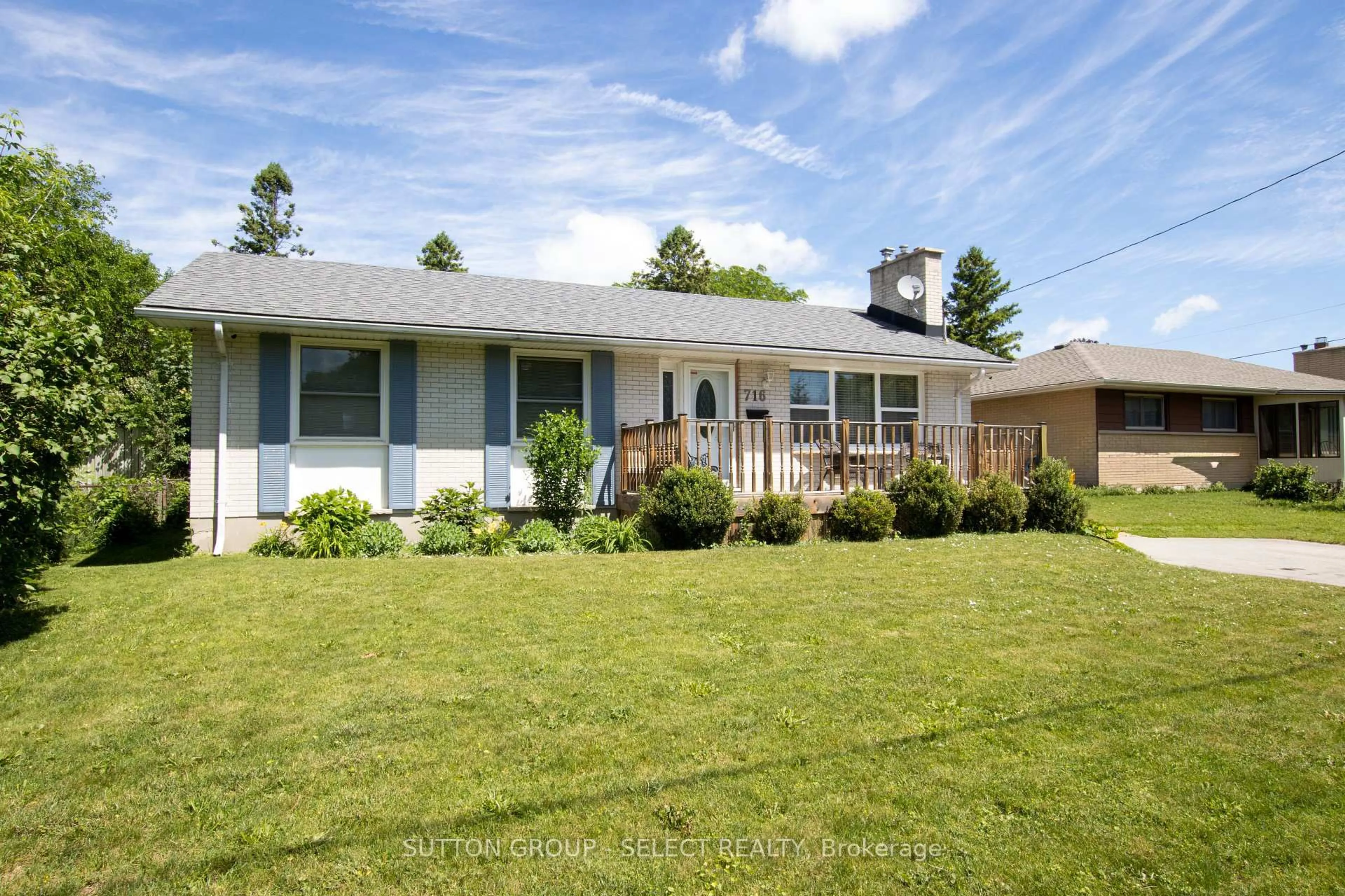 Home with vinyl exterior material, street for 716 Monsarrat Ave, London East Ontario N5Y 4M9