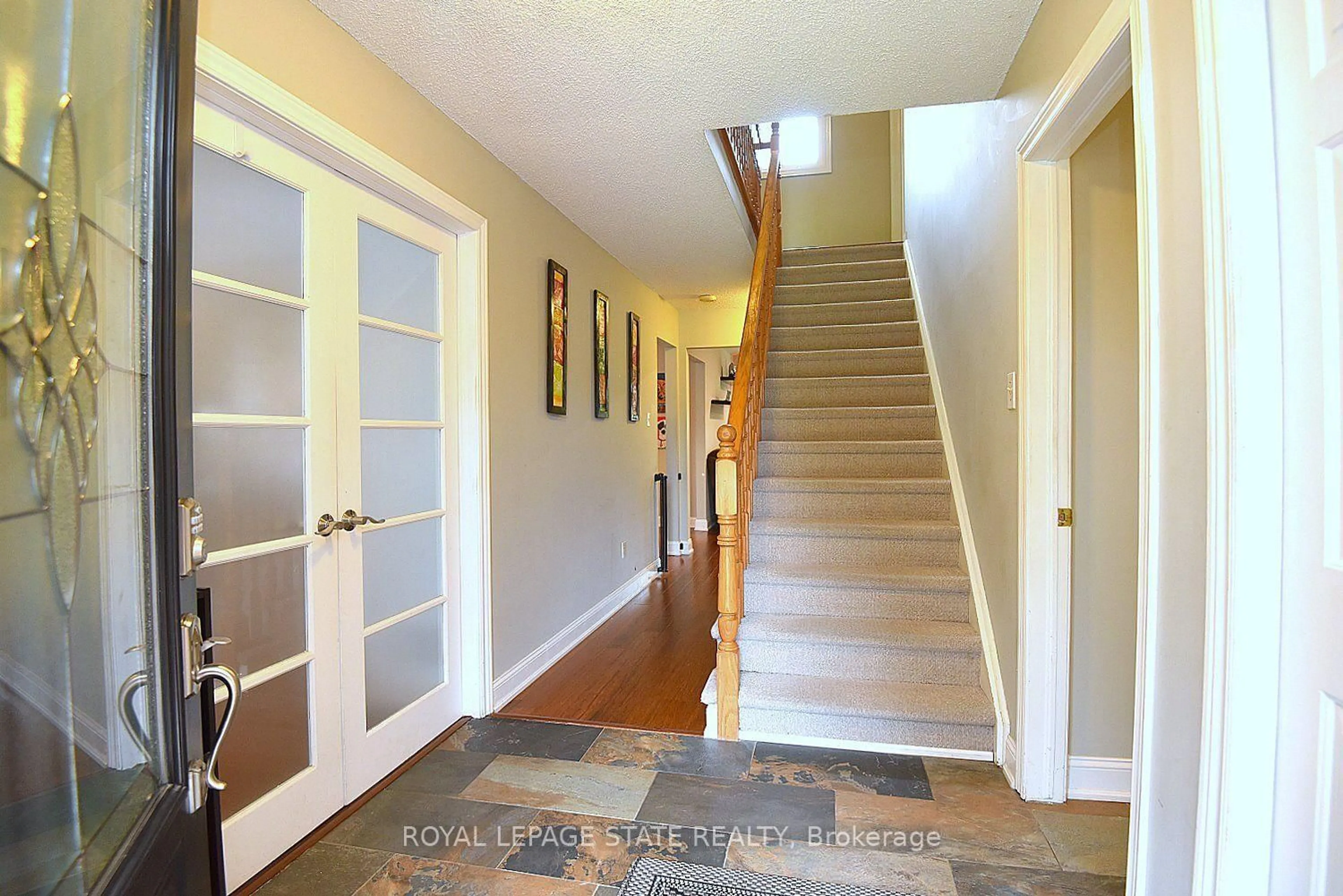 Indoor entryway for 75 Josephine Dr, Hamilton Ontario L9B 2B7