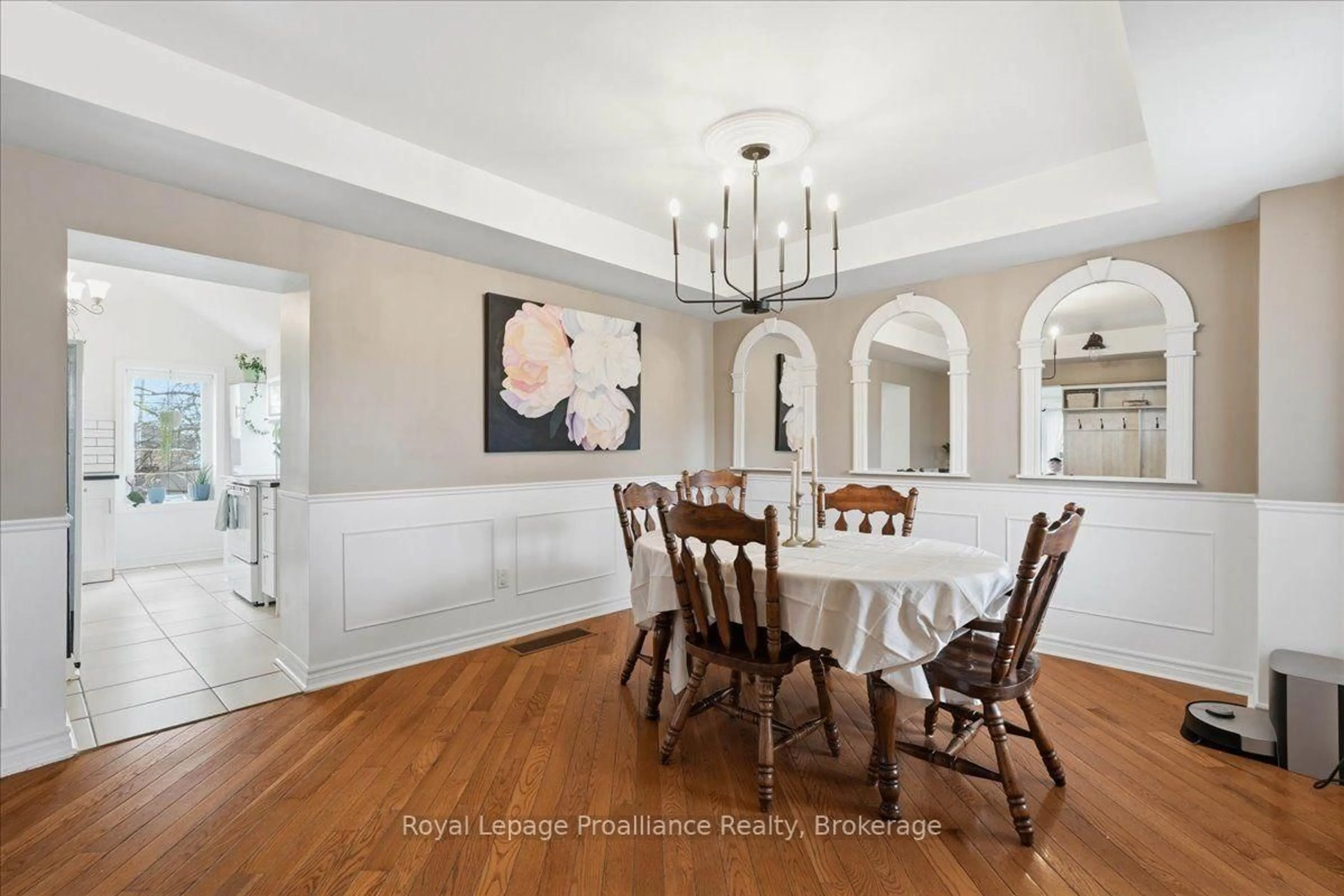 Dining room, ceramic/tile floor for 209 Dundas St, Quinte West Ontario K8V 1M1