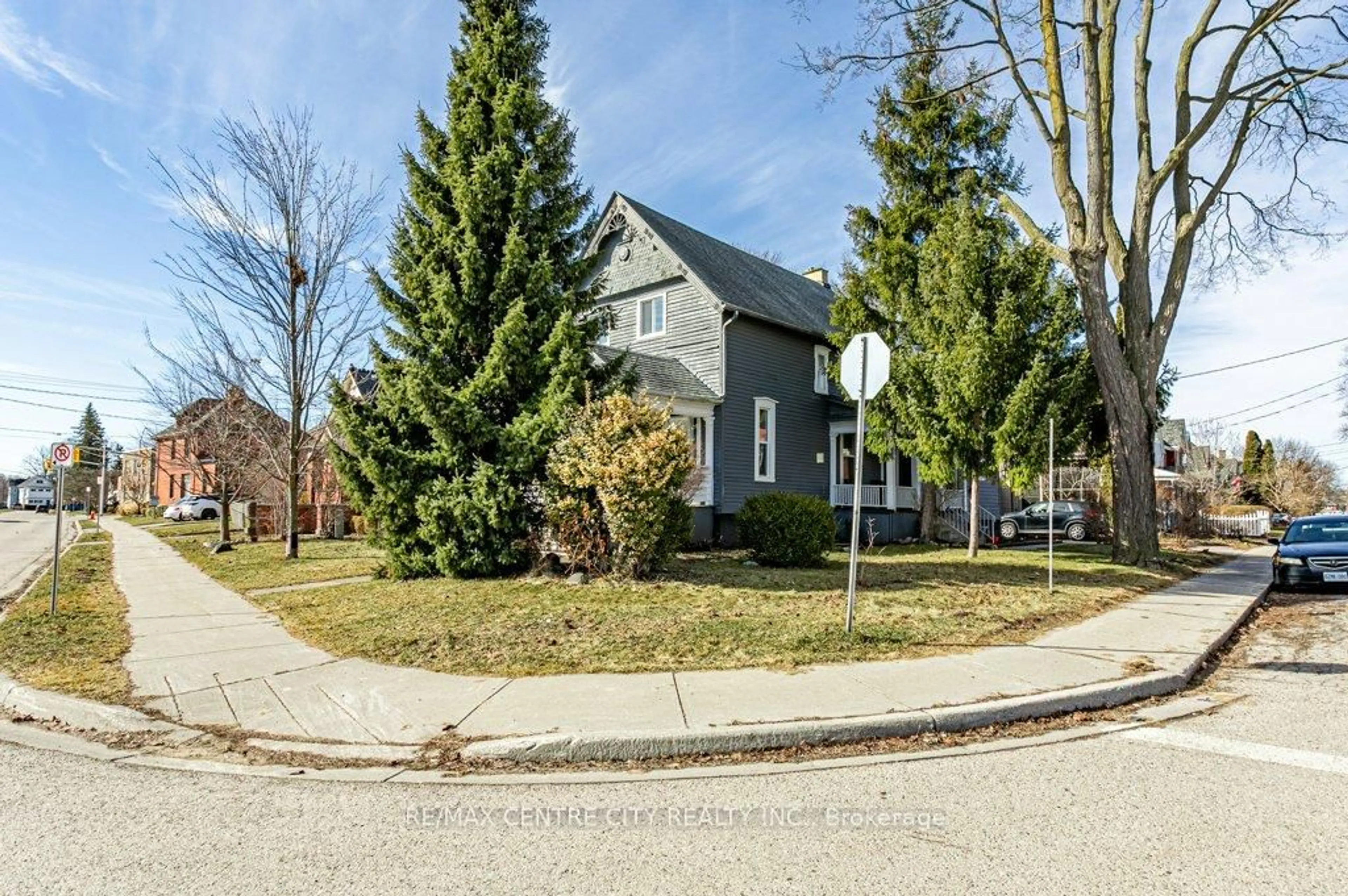 A pic from outside/outdoor area/front of a property/back of a property/a pic from drone, street for 52 Princess Ave, St. Thomas Ontario N5R 2V7