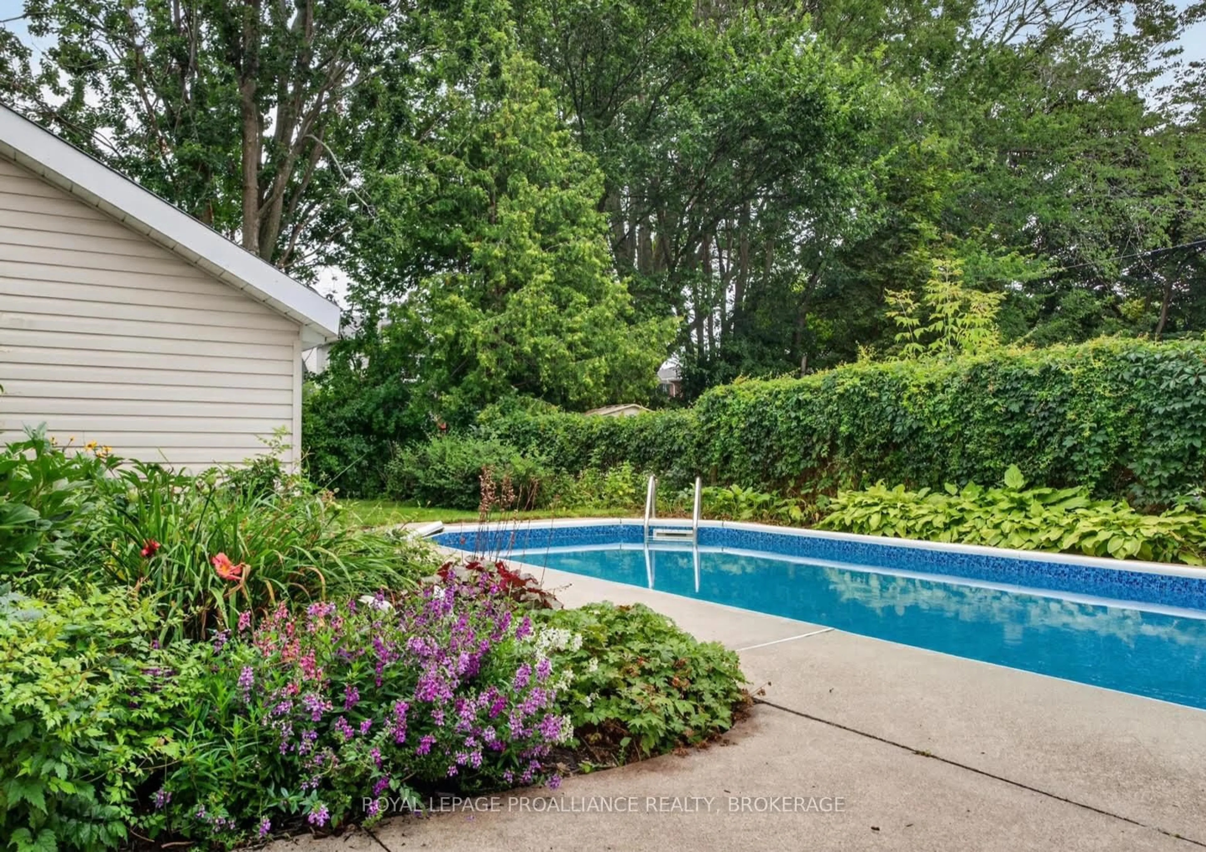 Pool for 265 College St, Kingston Ontario K7L 4M1