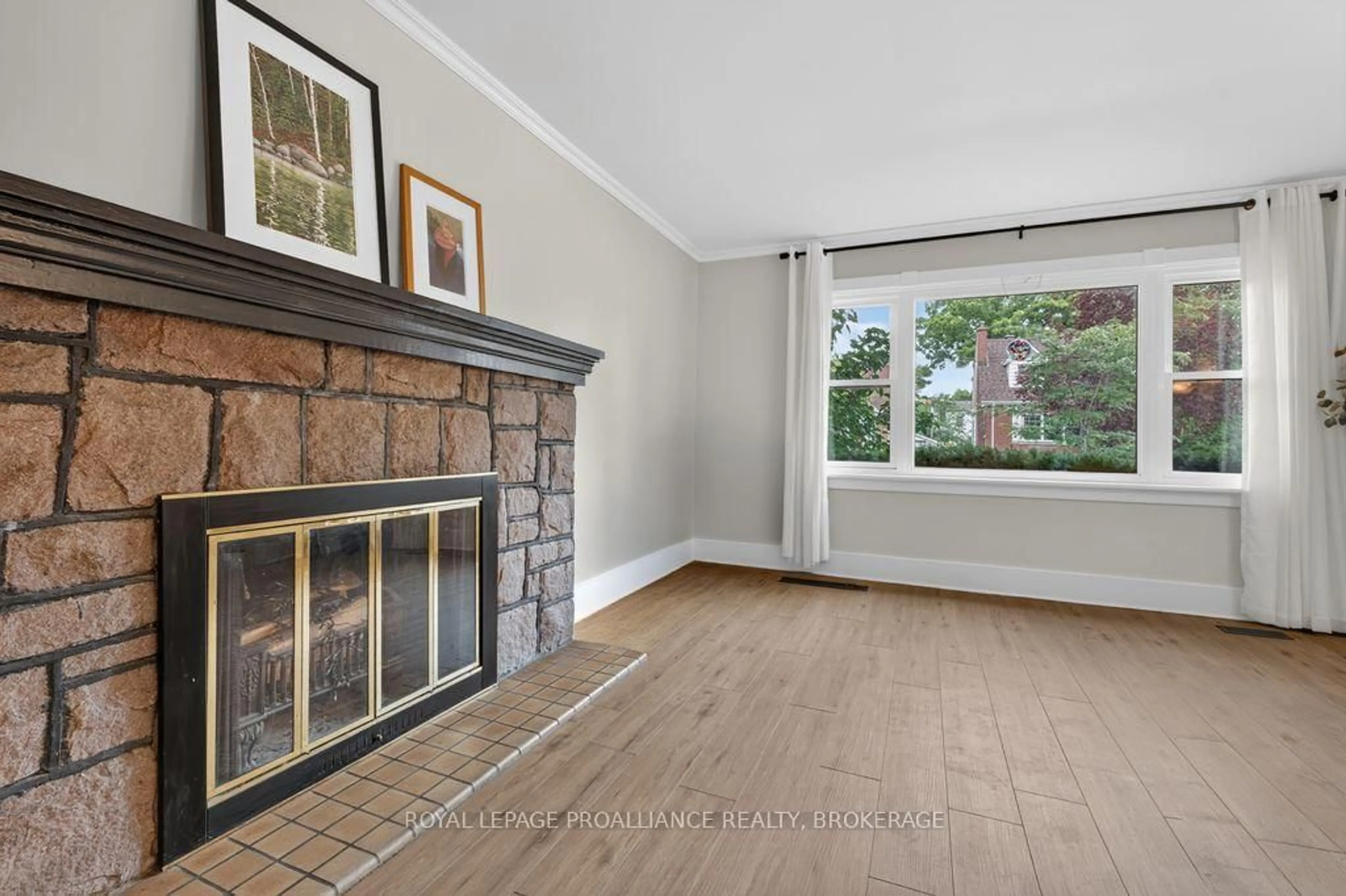 Unknown for 265 College St, Kingston Ontario K7L 4M1