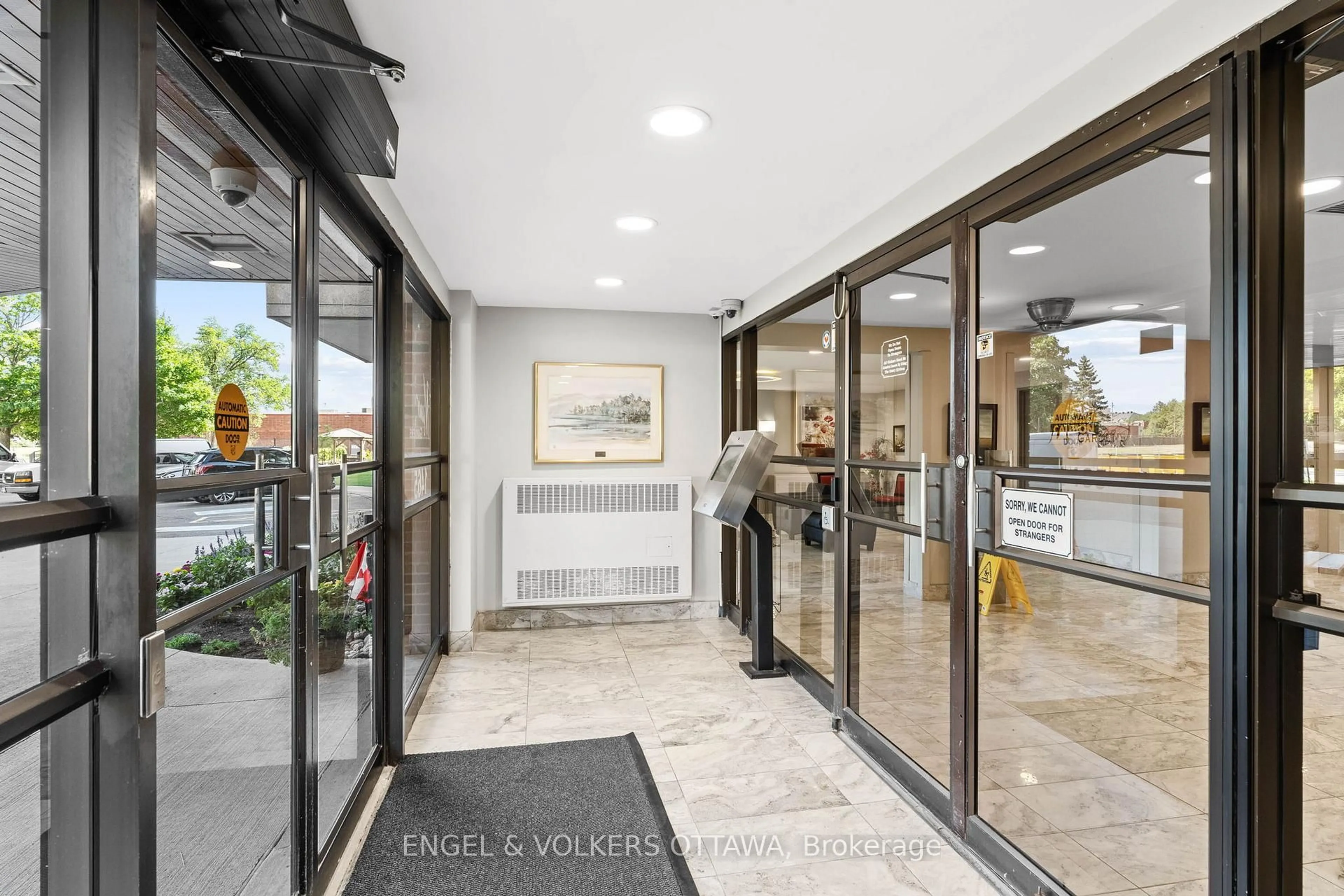 Indoor foyer for 1465 Baseline Rd #1206, Ottawa Ontario K2C 3L9