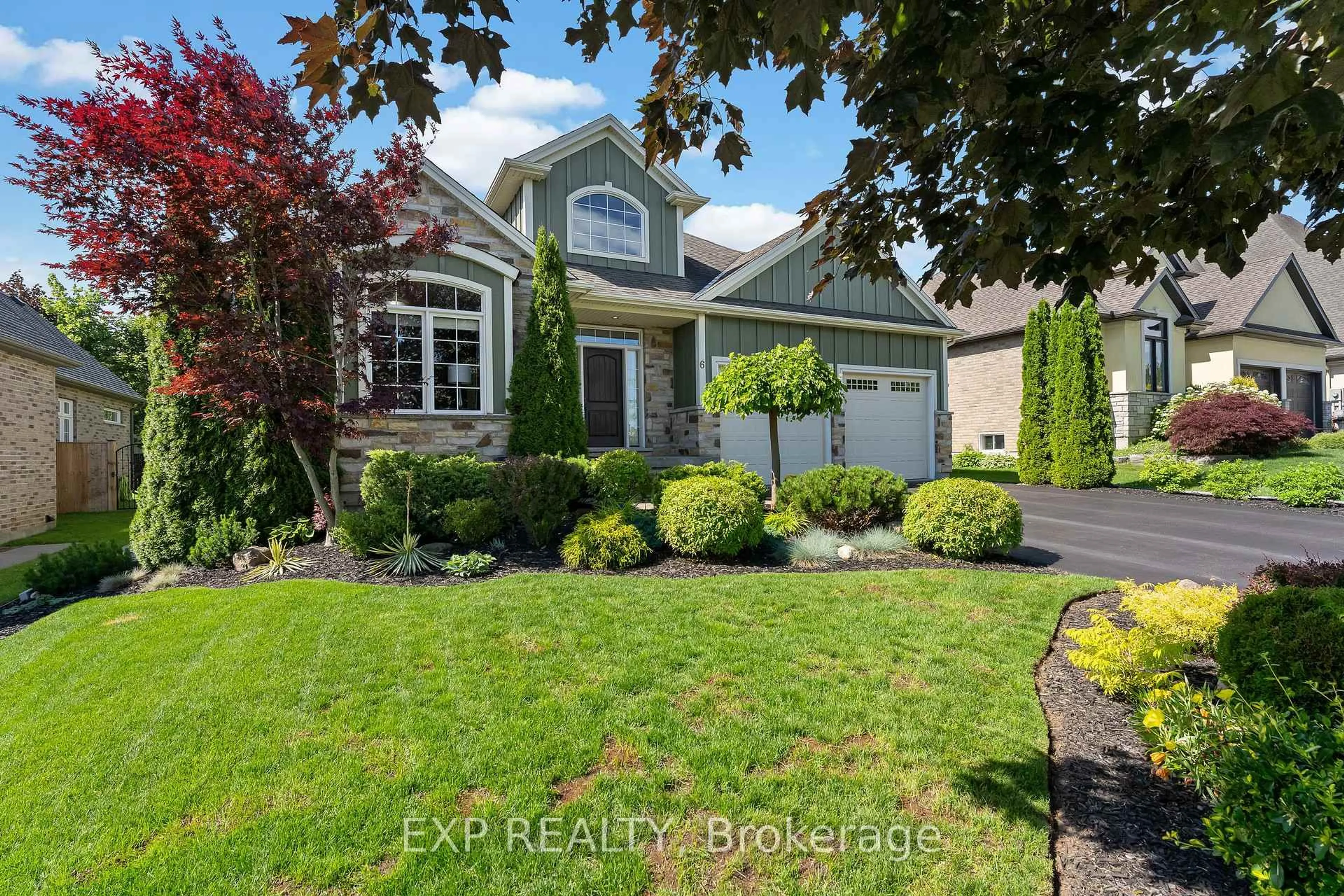 Home with vinyl exterior material, street for 6 Creekside Dr, Niagara-on-the-Lake Ontario L0S 1J0