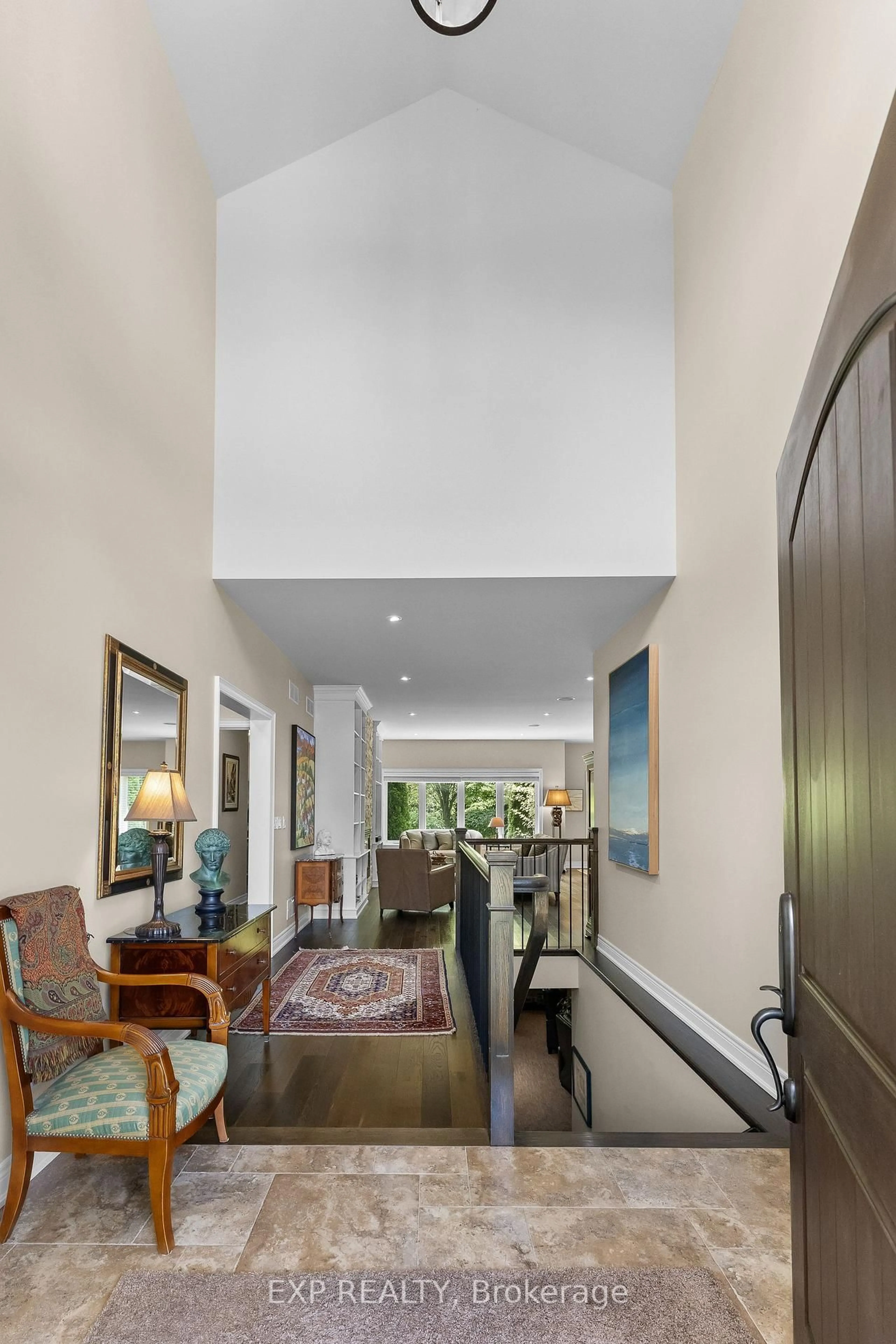 Indoor foyer for 6 Creekside Dr, Niagara-on-the-Lake Ontario L0S 1J0