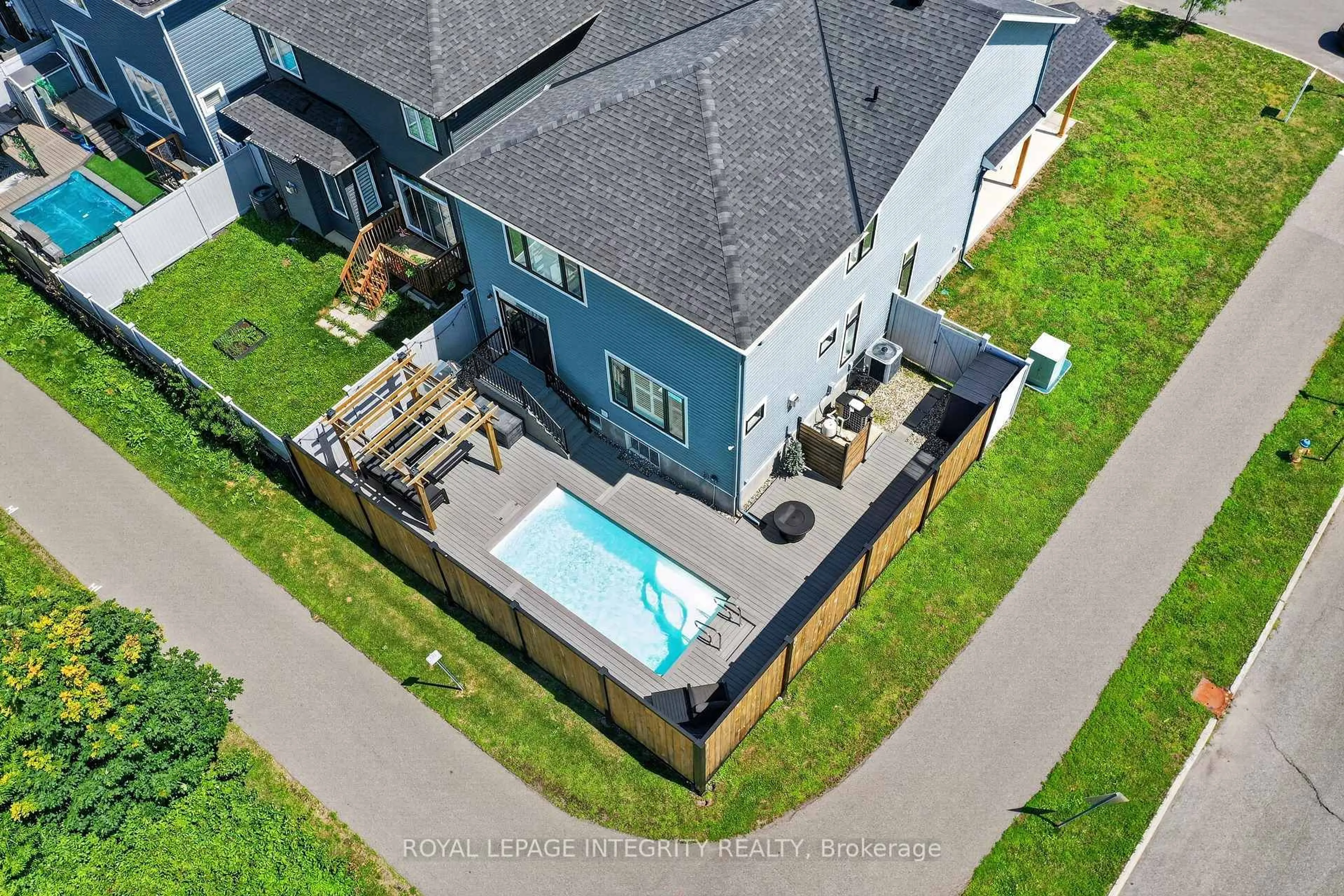 A pic from outside/outdoor area/front of a property/back of a property/a pic from drone, unknown for 501 Cannes Cres, Orleans Ontario K4A 5J6