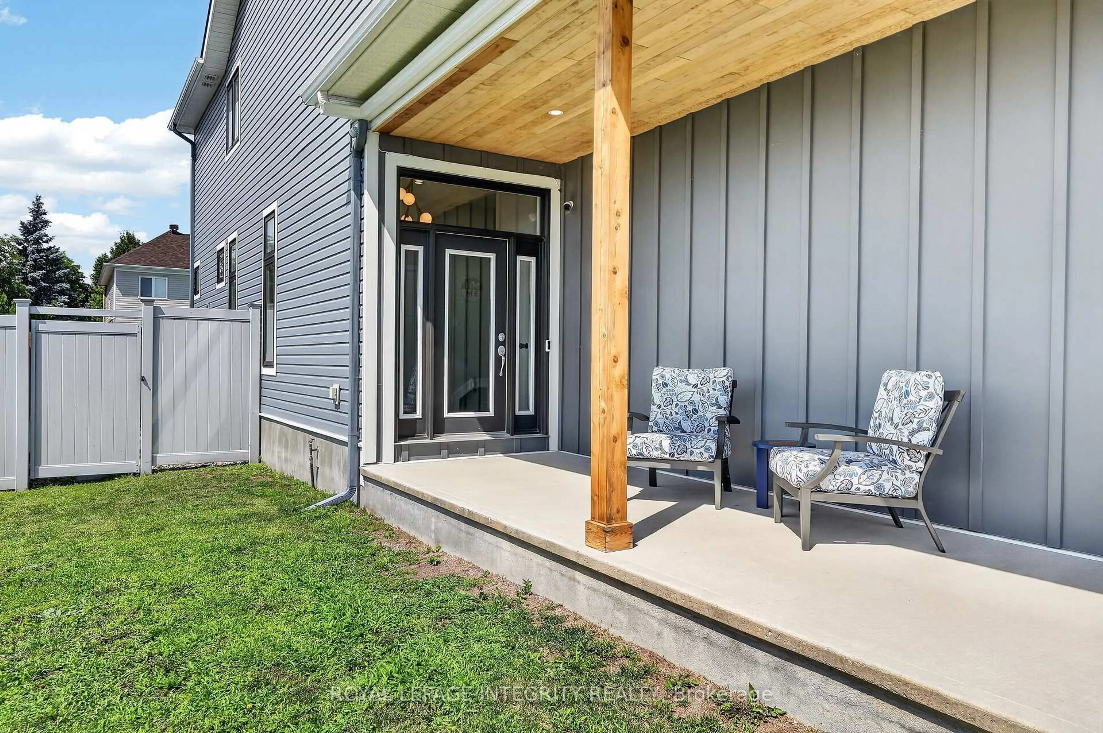 Unknown for 501 Cannes Cres, Orleans Ontario K4A 5J6