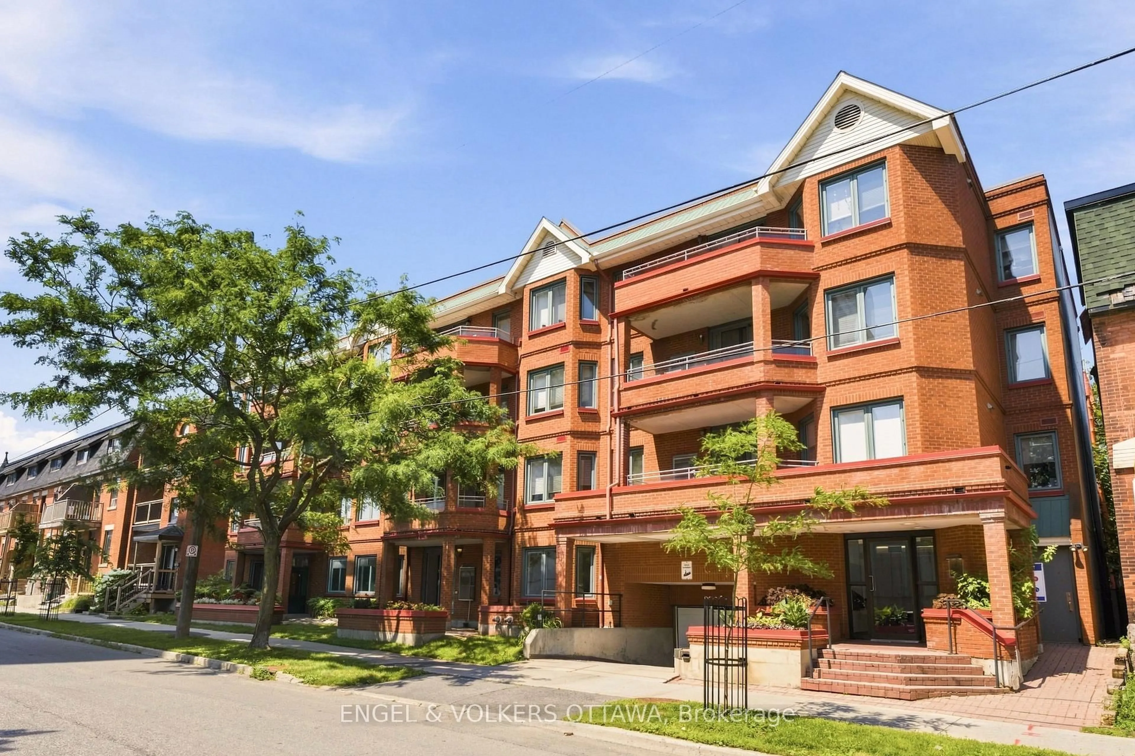 Home with brick exterior material, building for 45 Argyle Ave #101, Ottawa Ontario K2P 1B3