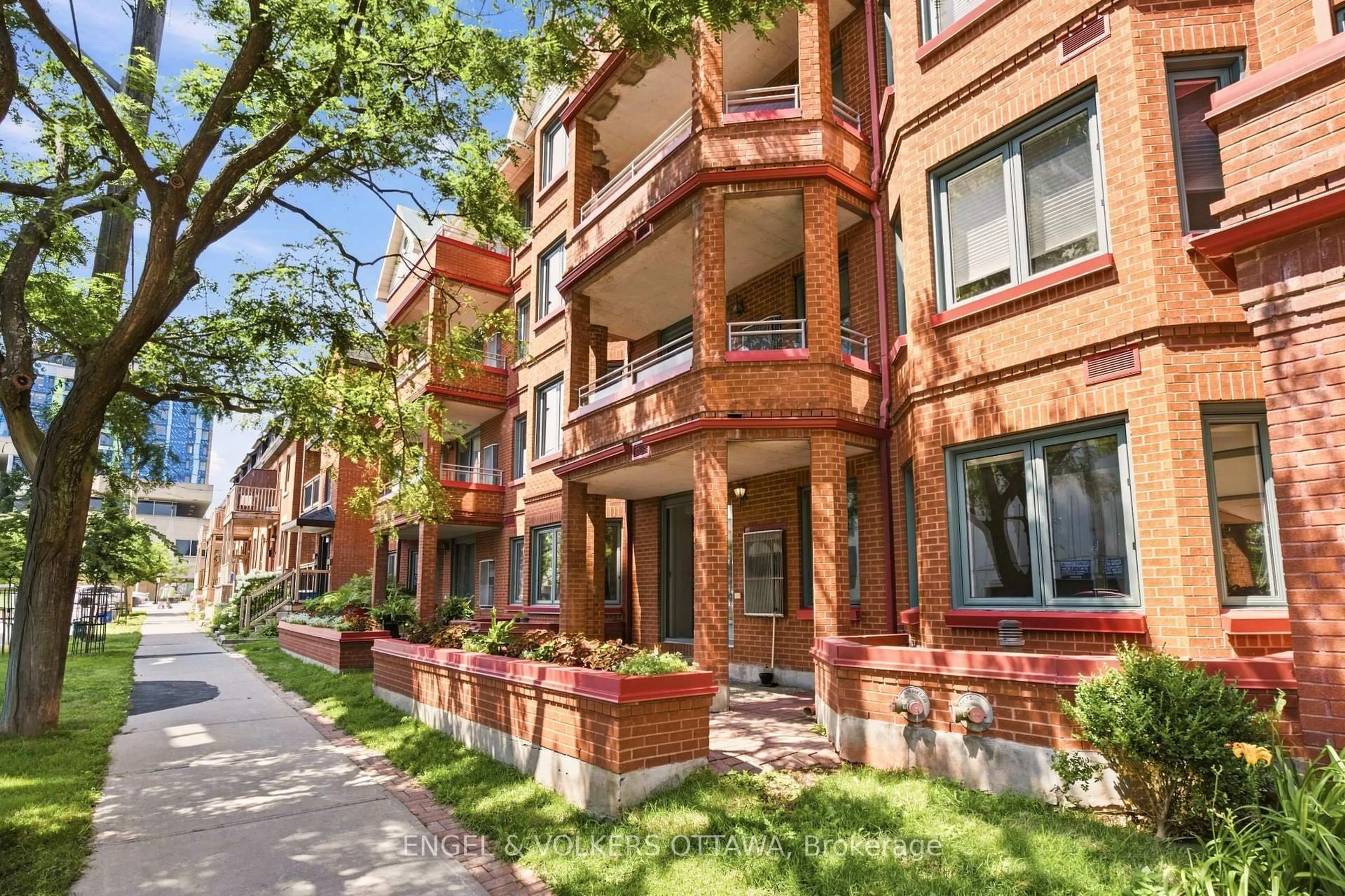 Home with brick exterior material, street for 45 Argyle Ave #101, Ottawa Ontario K2P 1B3