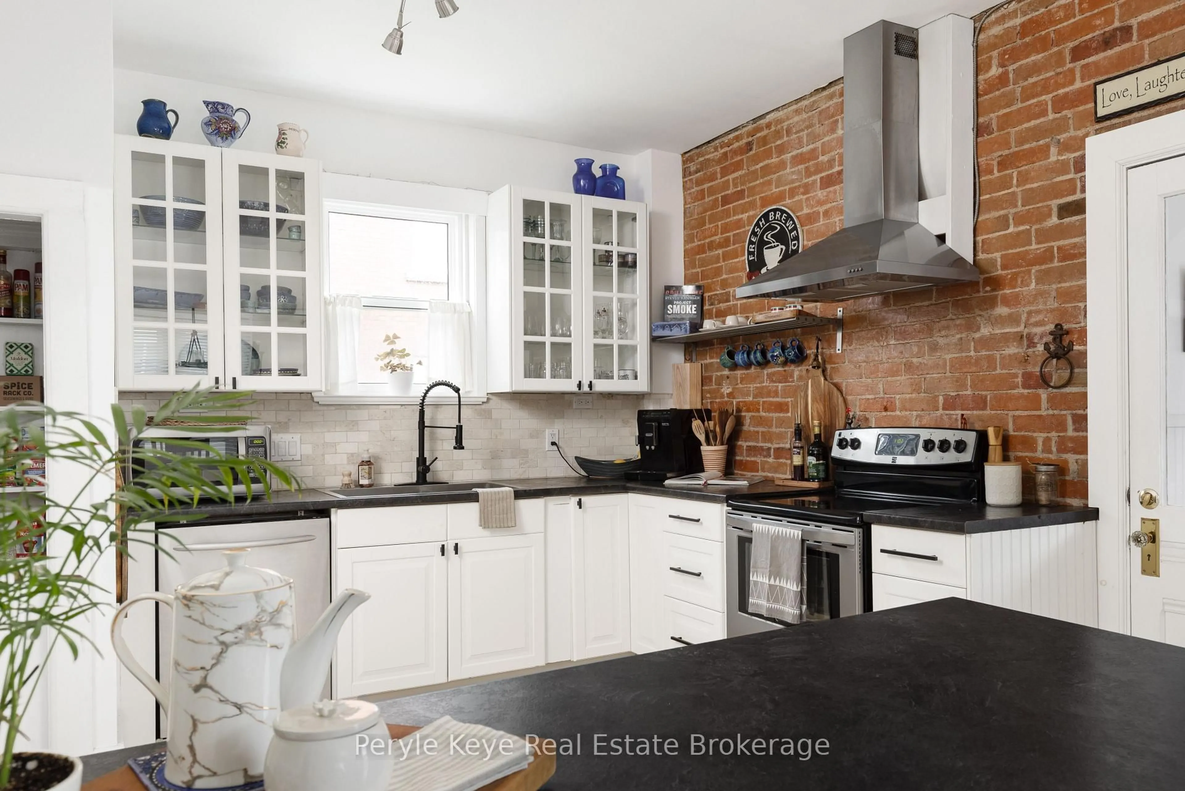 Open concept kitchen, ceramic/tile floor for 78 McMurray St, Bracebridge Ontario P1L 2A1